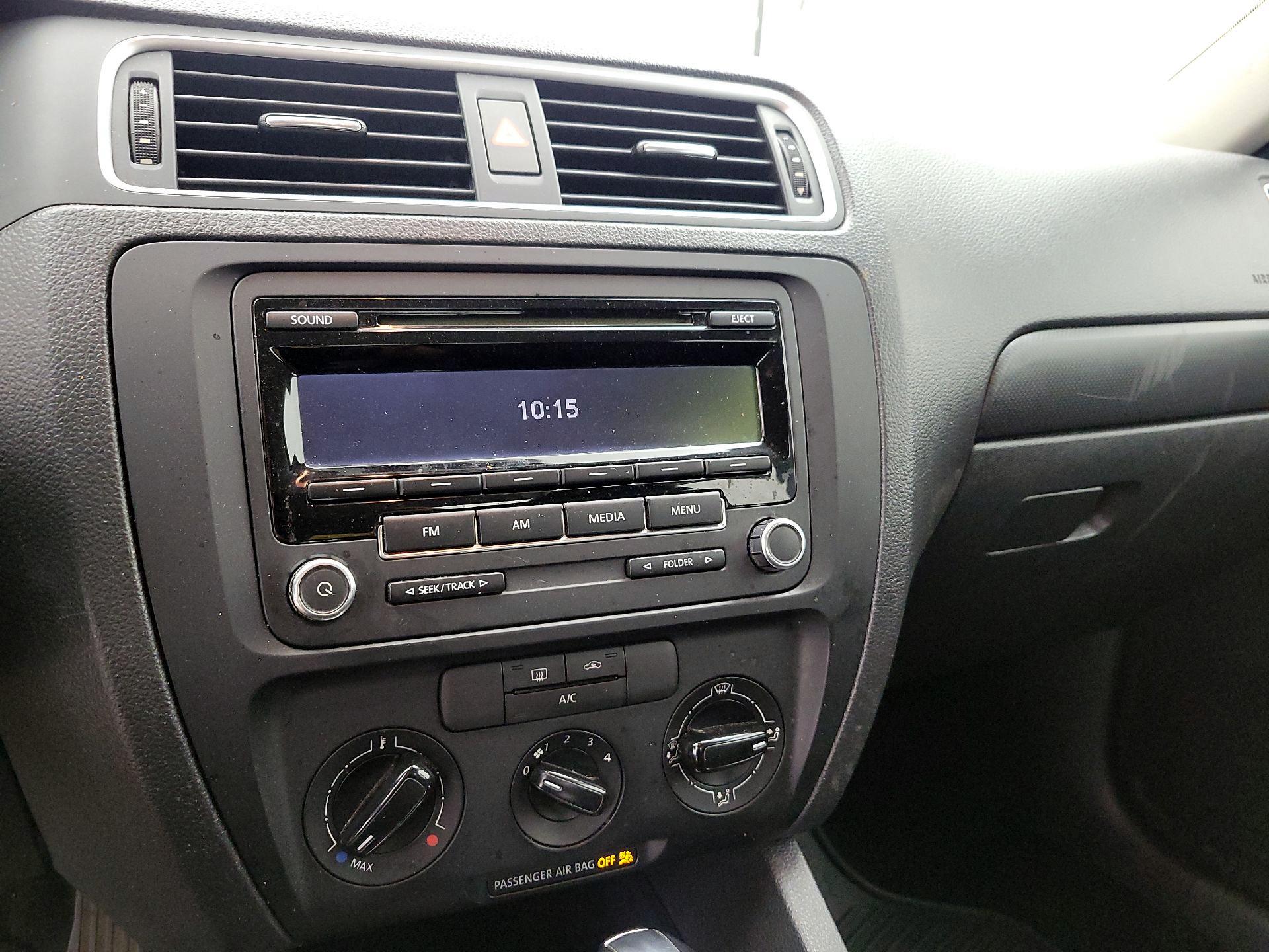 Thumbnail: 2014 Volkswagen Jetta - 18