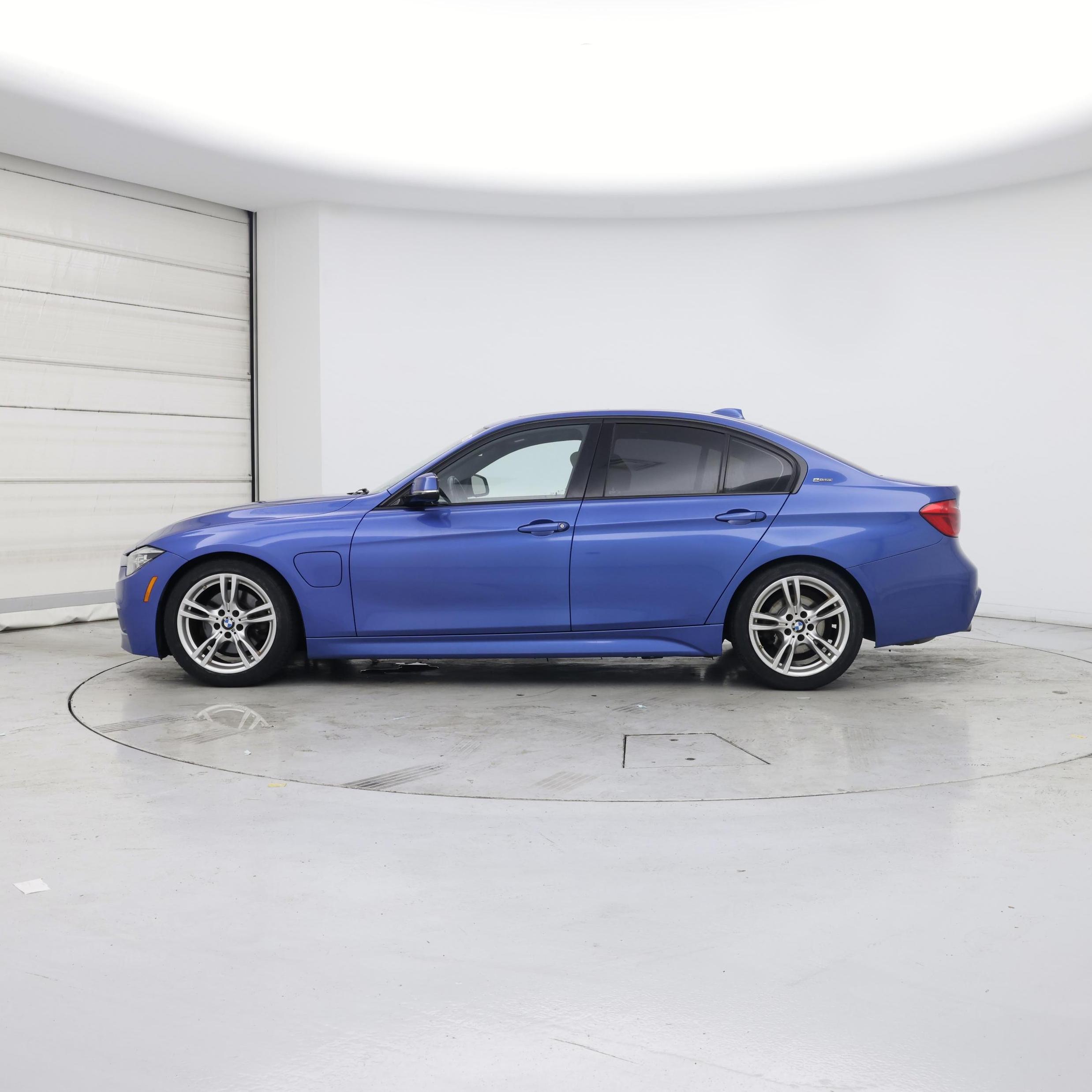 Thumbnail: 2018 BMW 3 Series - 3