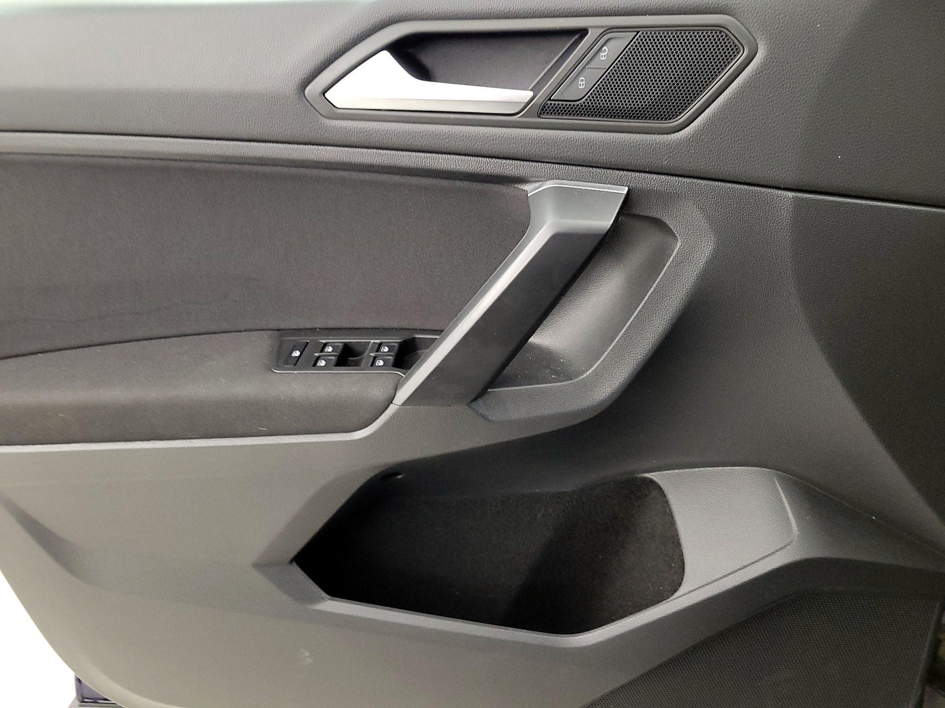 Thumbnail: 2021 Volkswagen Tiguan - 12