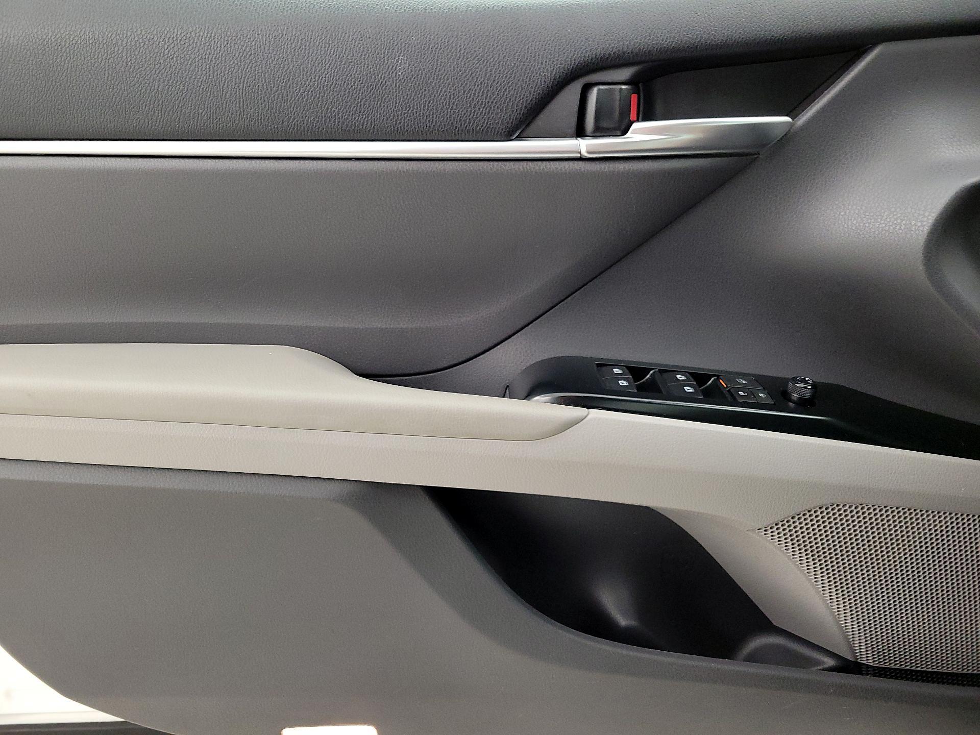Thumbnail: 2018 Toyota Camry - 12