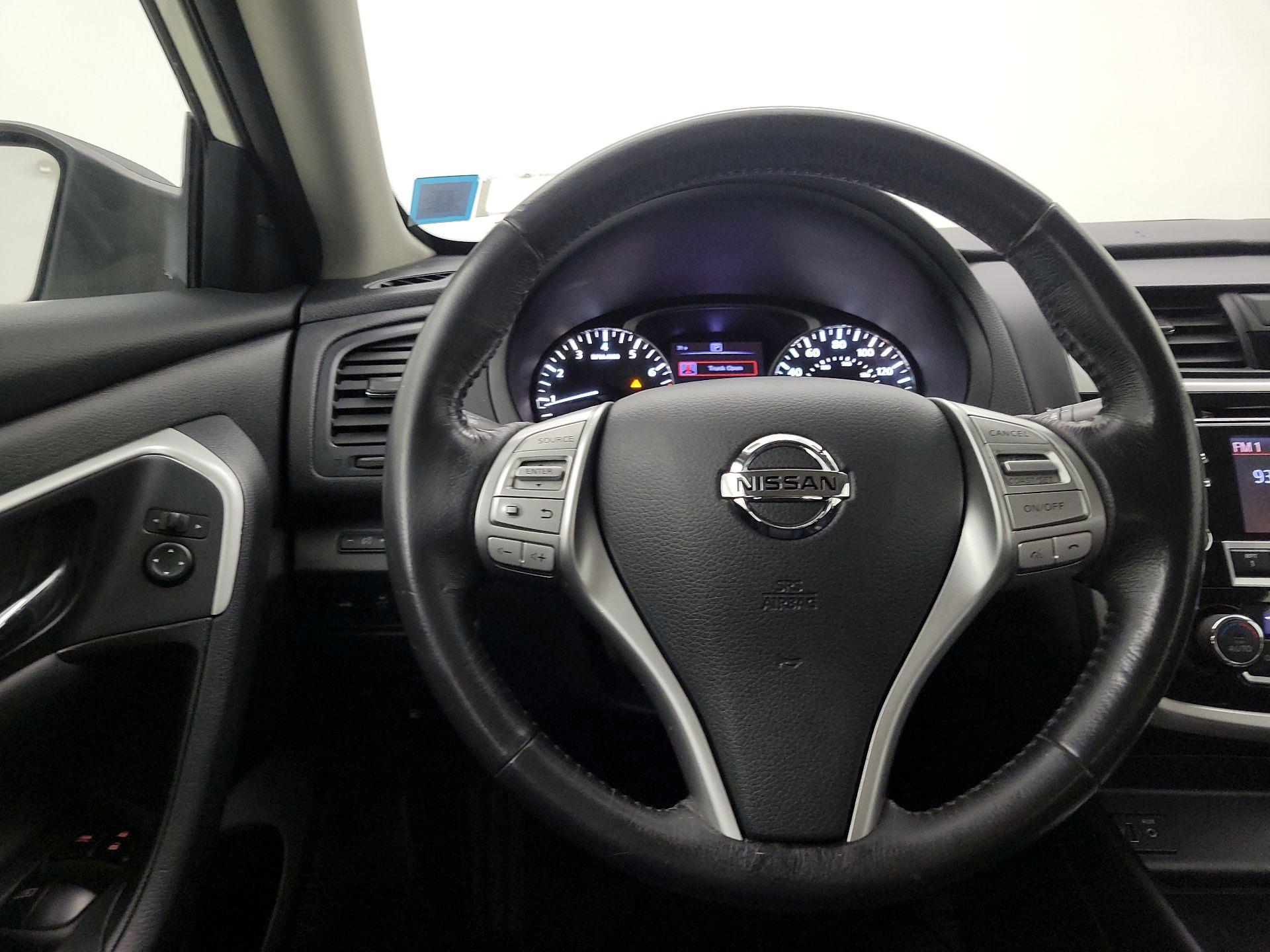 Thumbnail: 2018 Nissan Altima - 10