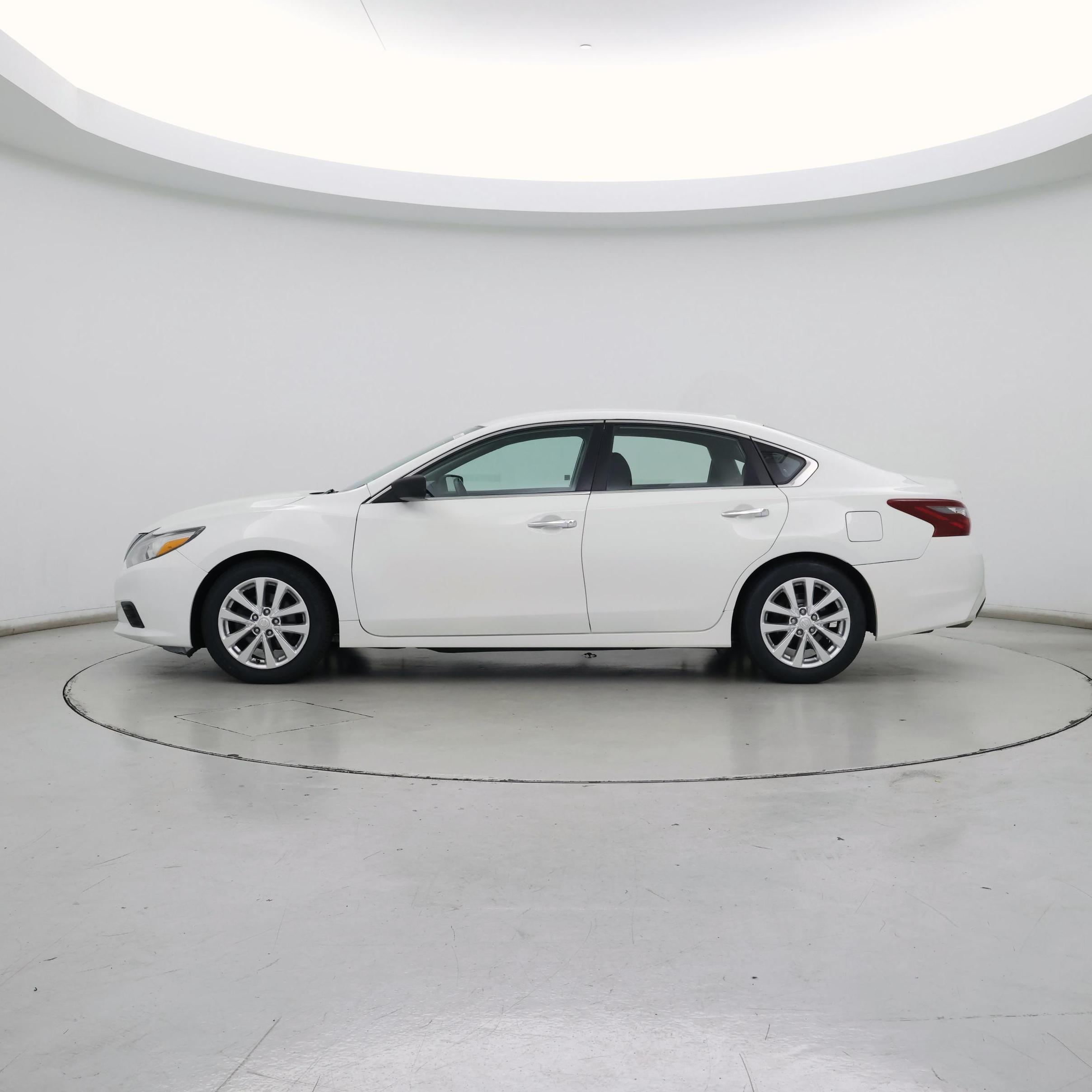 Thumbnail: 2018 Nissan Altima - 3