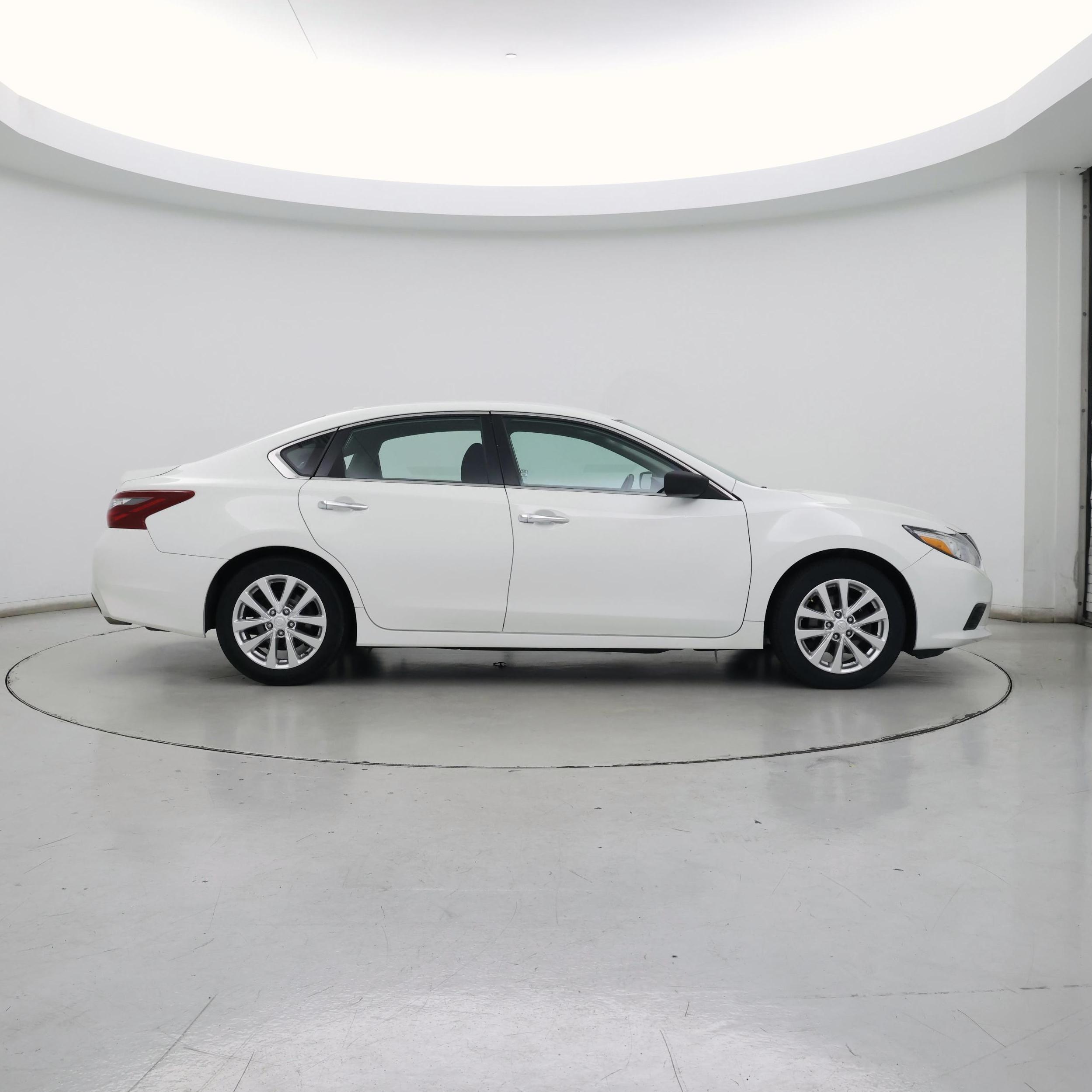 Thumbnail: 2018 Nissan Altima - 7