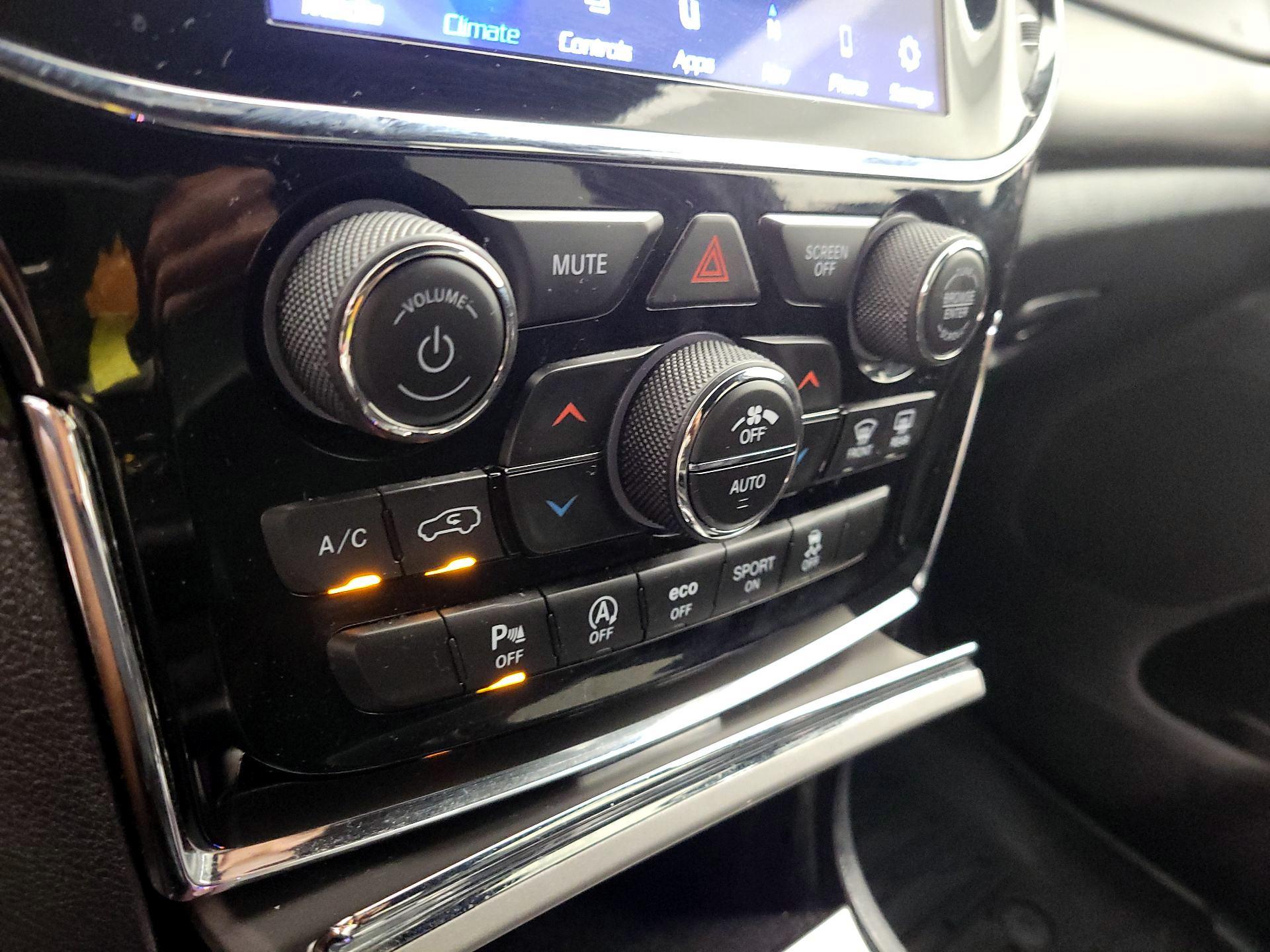 Thumbnail: 2020 Jeep Grand Cherokee - 16