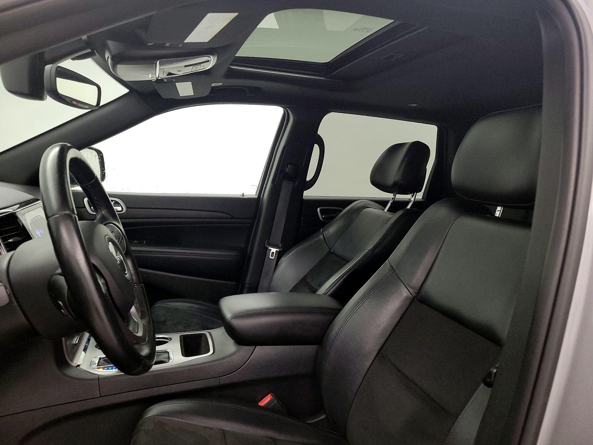 Thumbnail: 2020 Jeep Grand Cherokee - 19