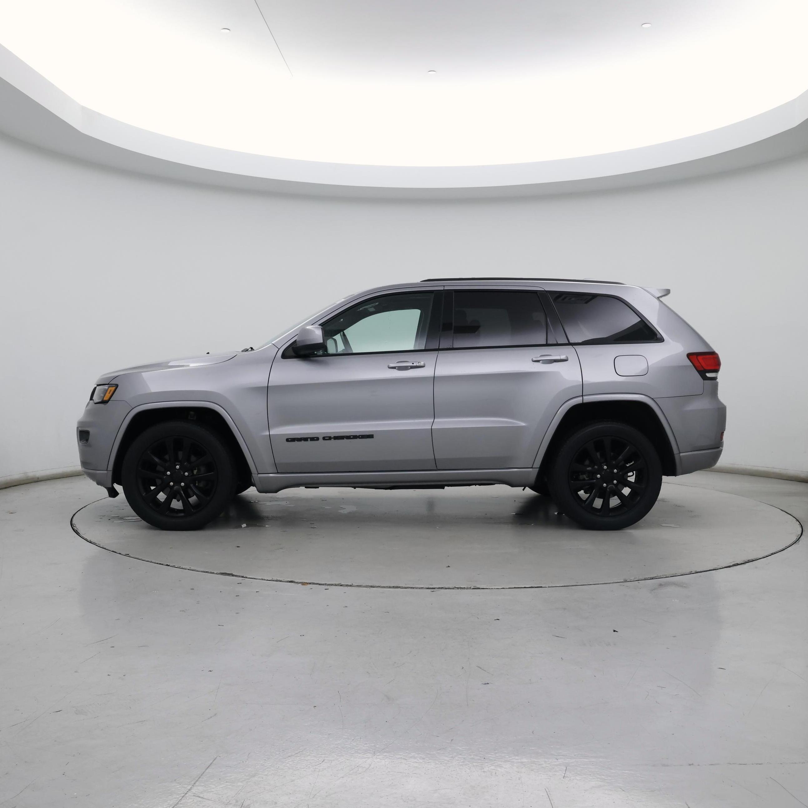 Thumbnail: 2020 Jeep Grand Cherokee - 3