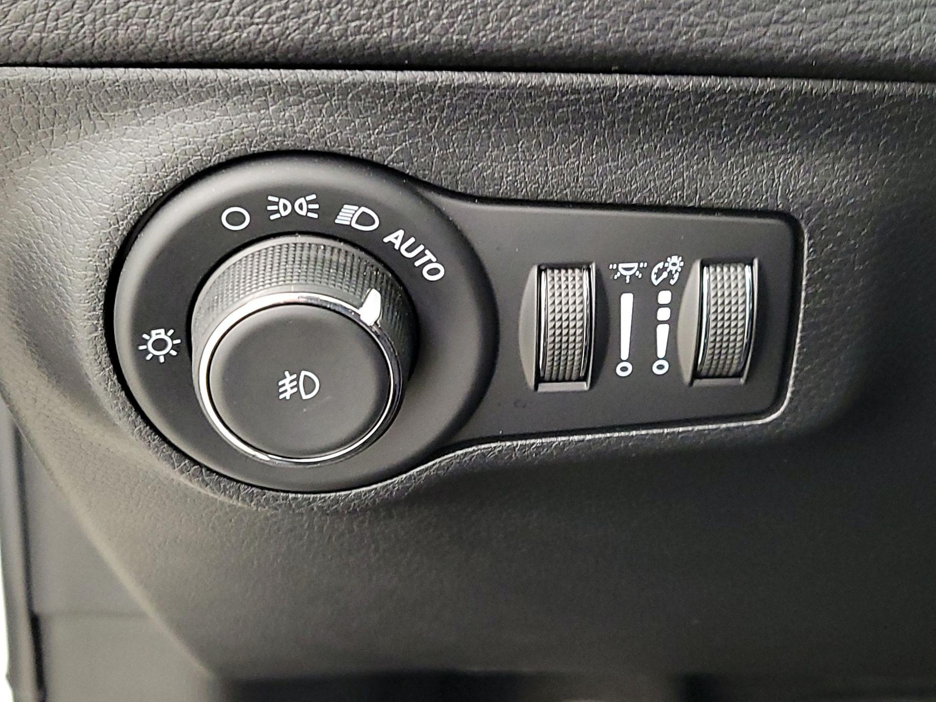 Thumbnail: 2021 Jeep Compass - 13