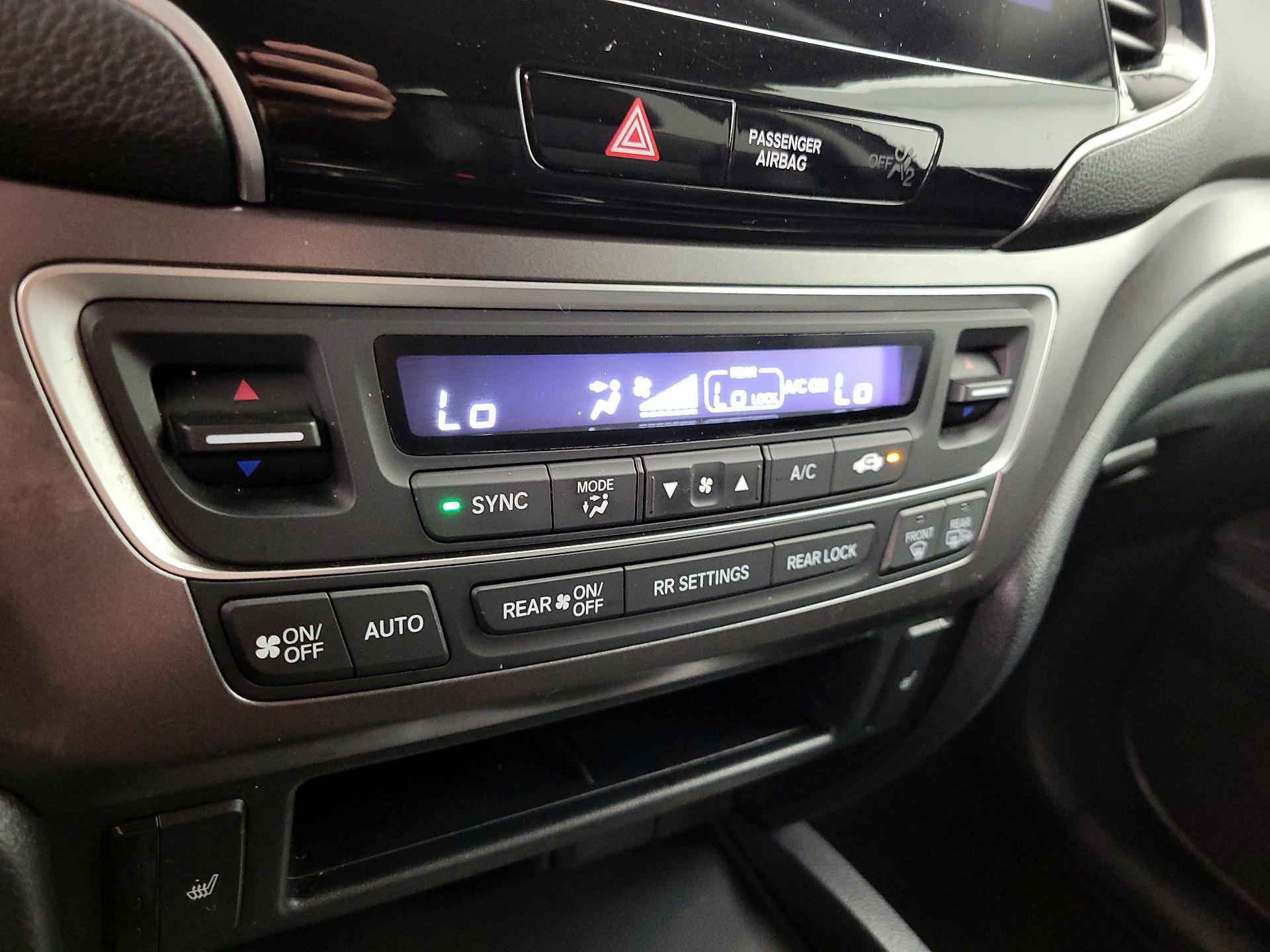 Thumbnail: 2019 Honda Pilot - 16