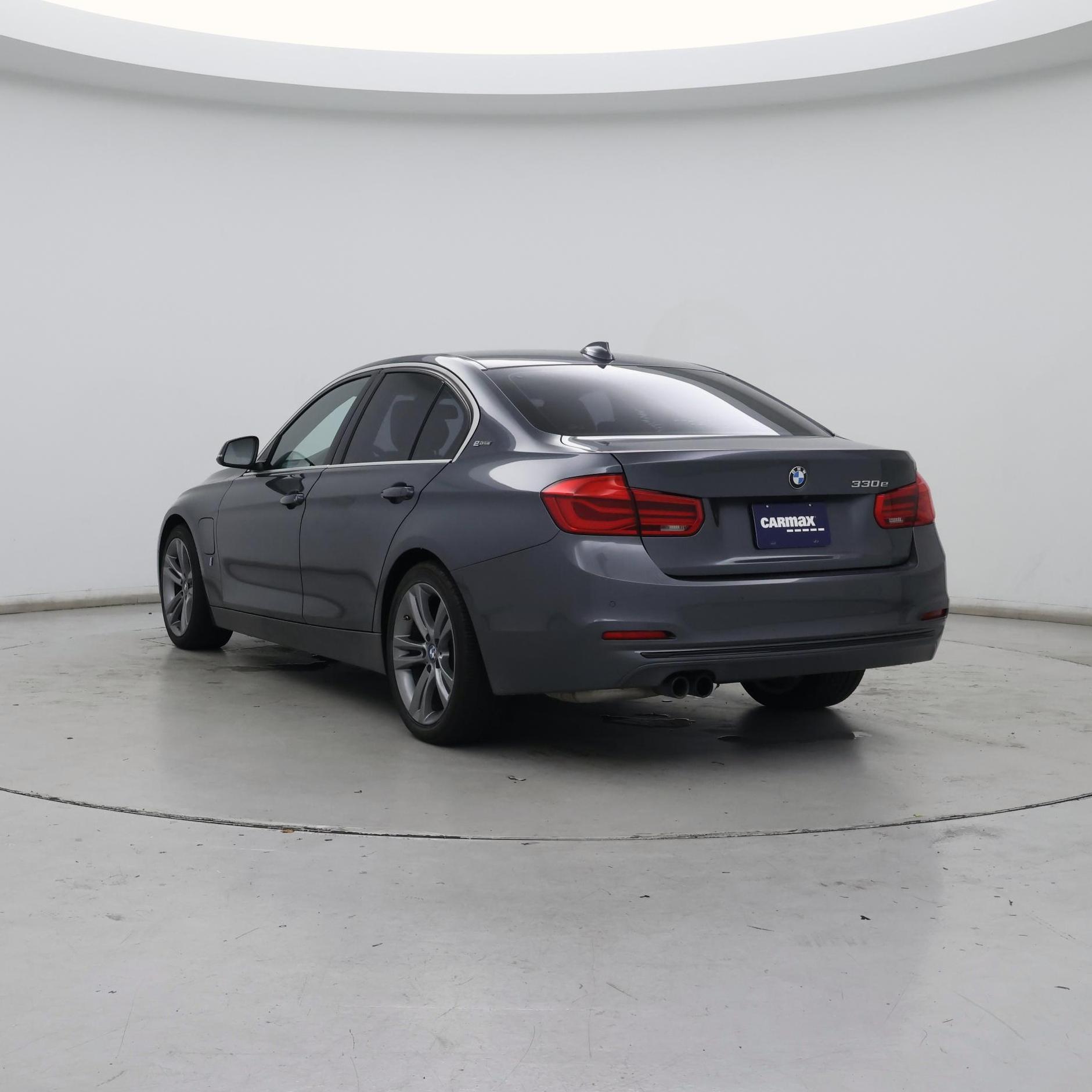 Thumbnail: 2017 BMW 3 Series - 2