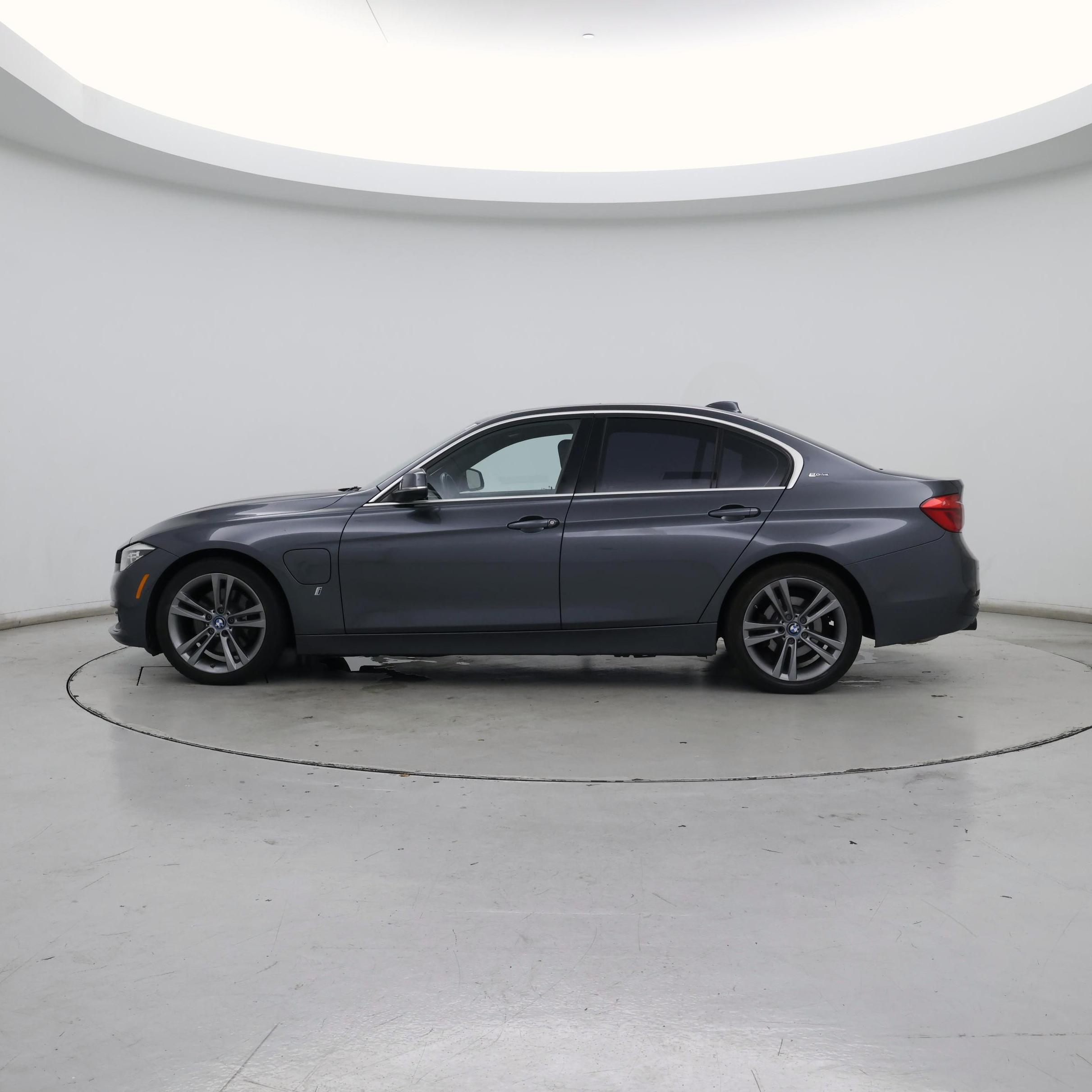 Thumbnail: 2017 BMW 3 Series - 3
