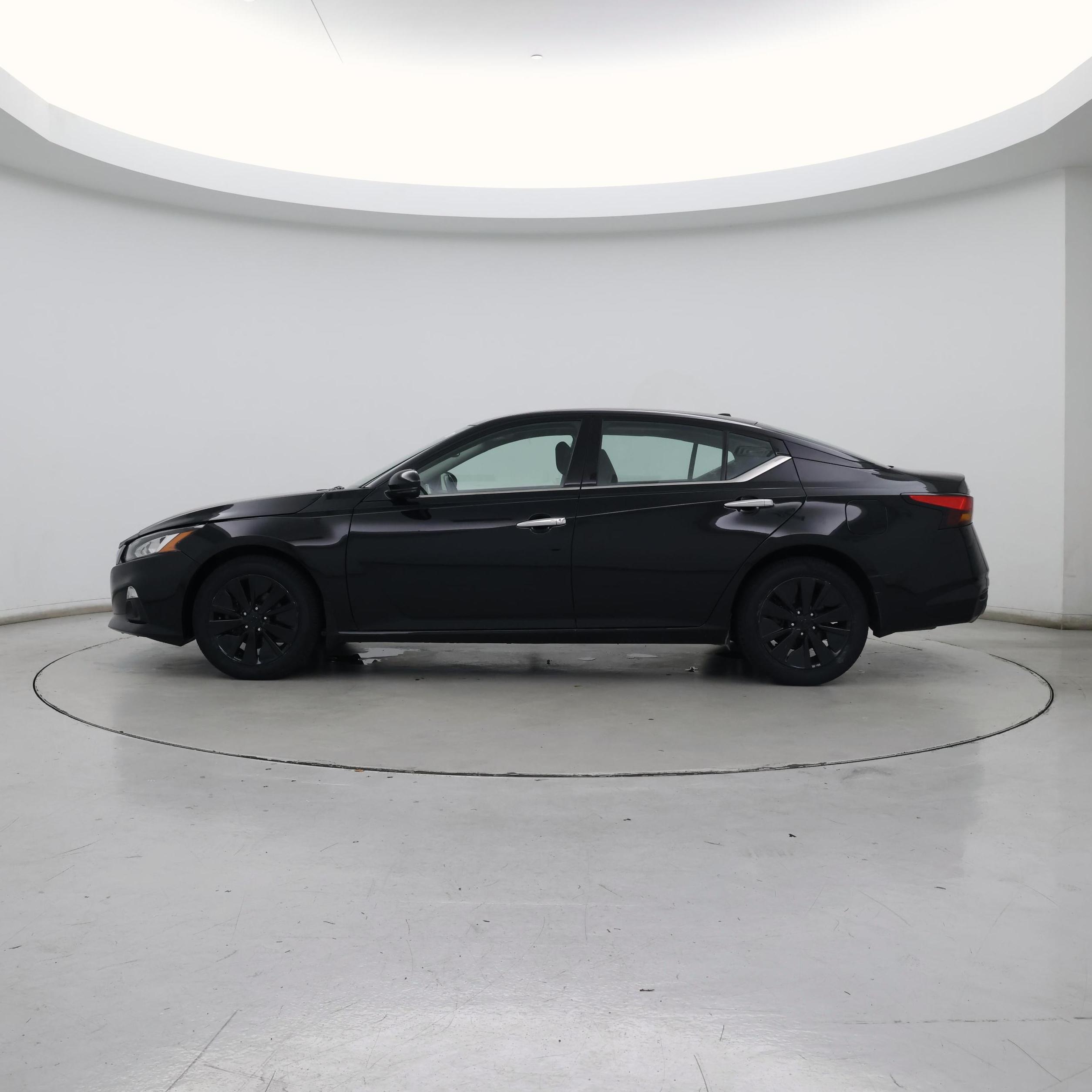 Thumbnail: 2019 Nissan Altima - 3