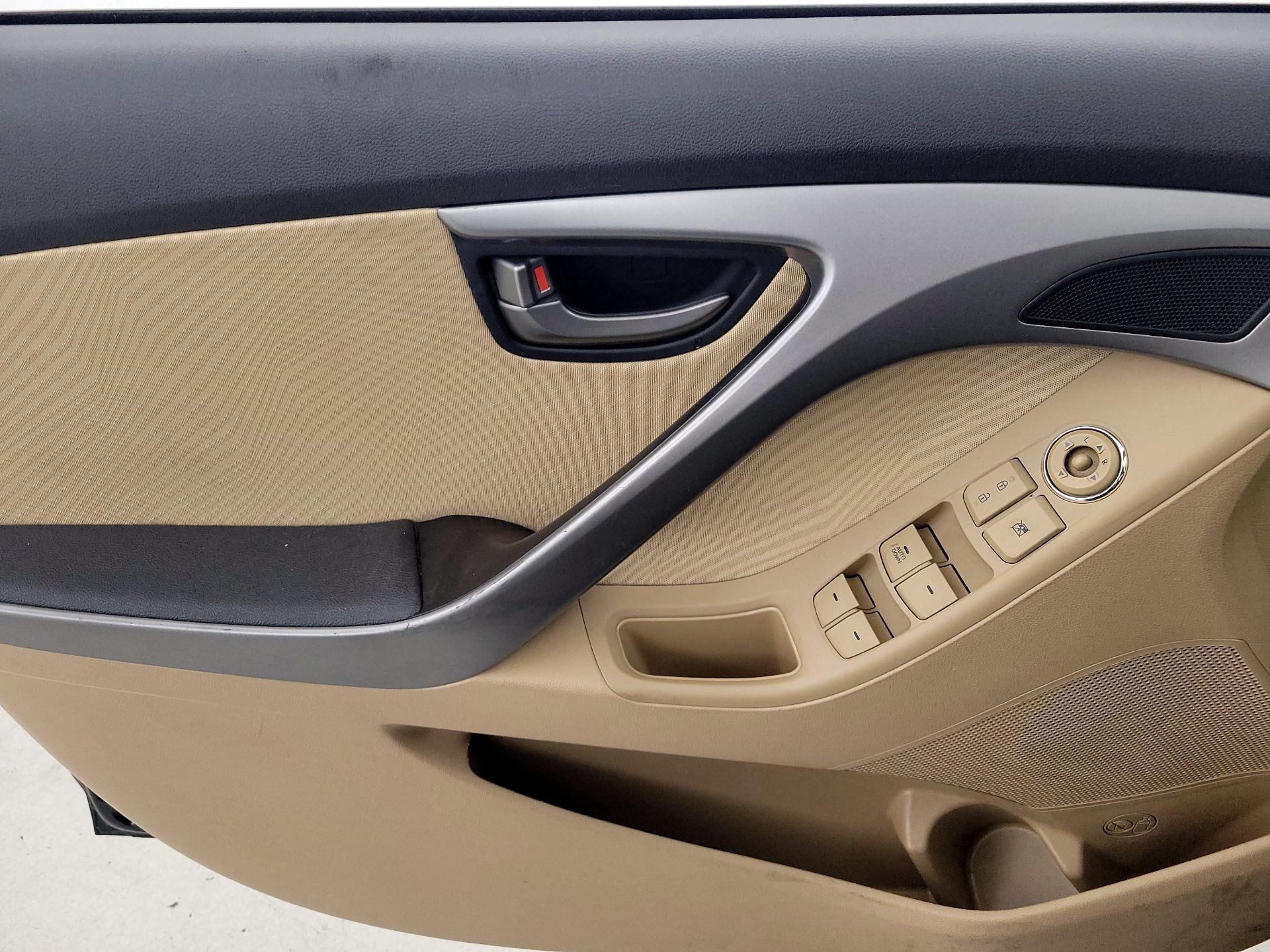 Thumbnail: 2013 Hyundai Elantra - 12