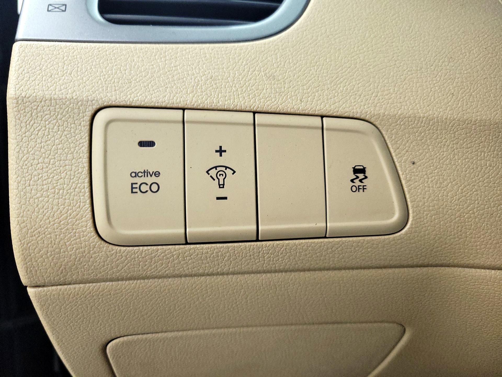 Thumbnail: 2013 Hyundai Elantra - 13