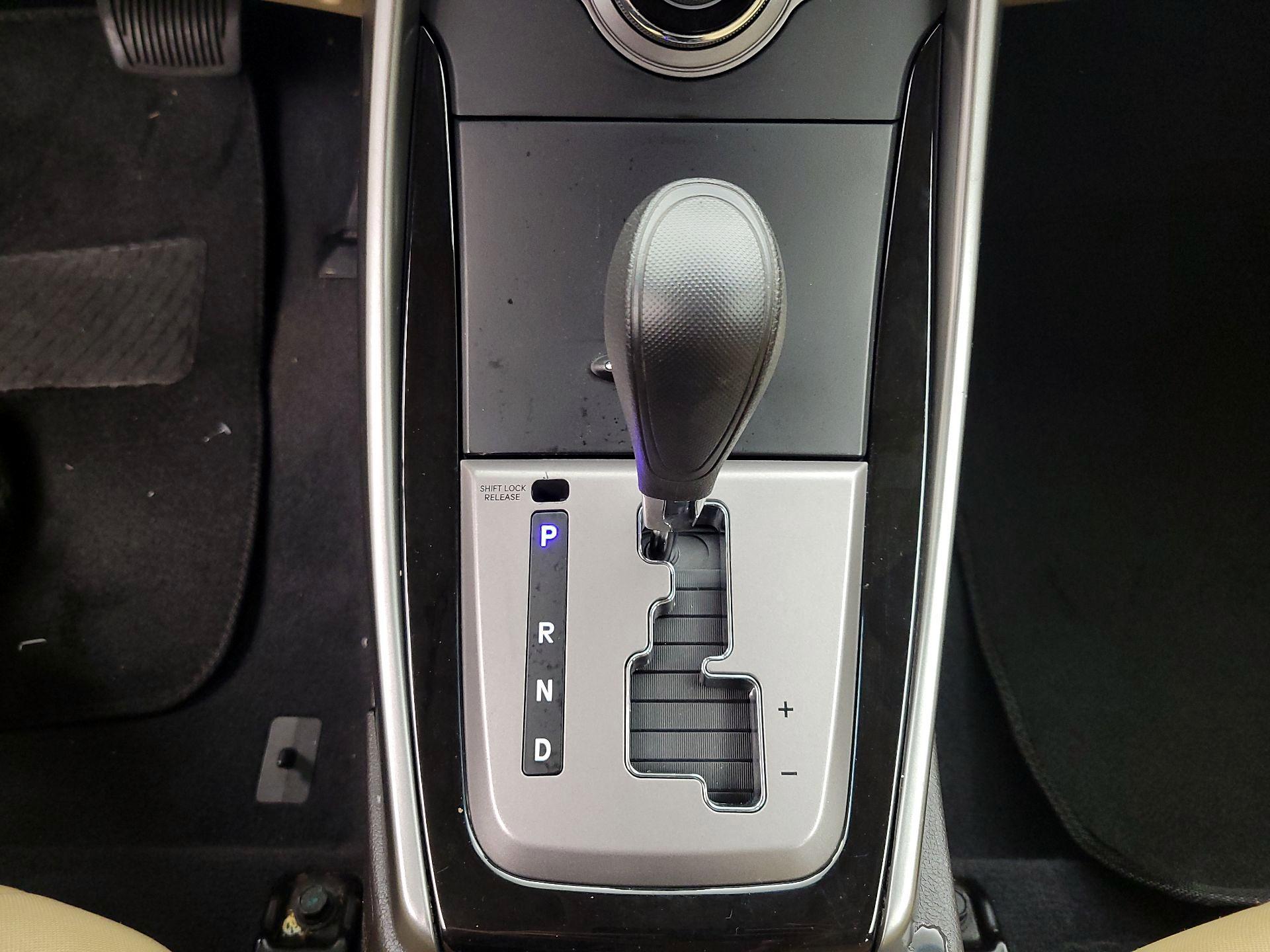 Thumbnail: 2013 Hyundai Elantra - 16