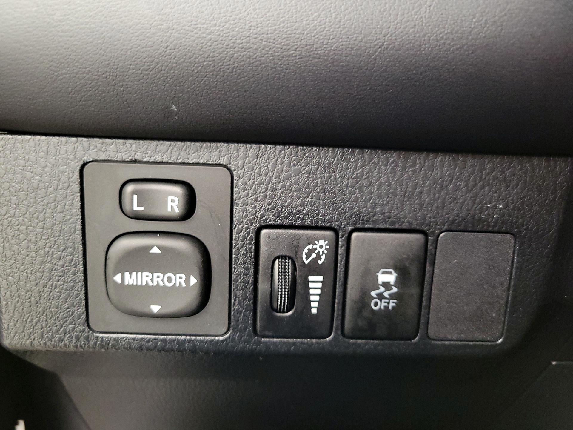 Thumbnail: 2013 Toyota RAV4 - 13
