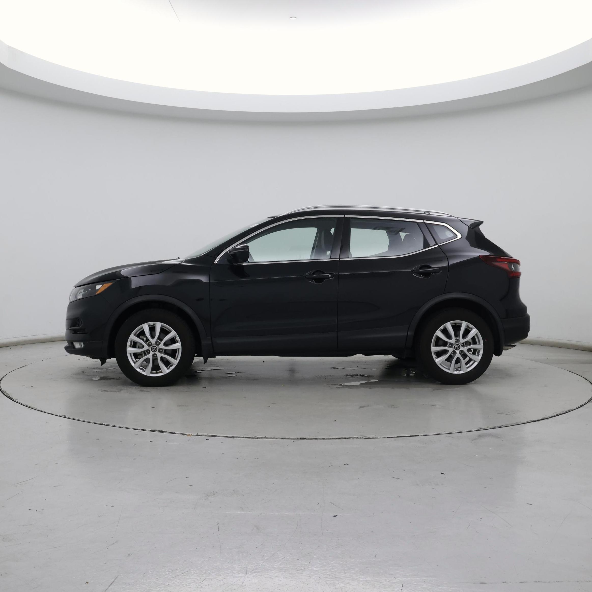Thumbnail: 2022 Nissan Rogue Sport - 3