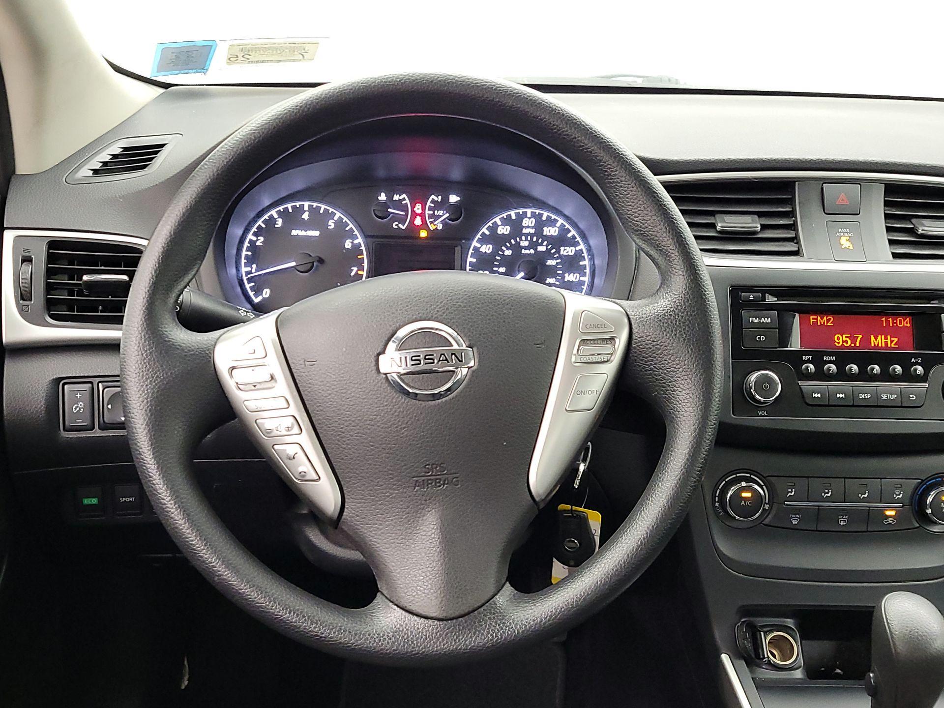 Thumbnail: 2016 Nissan Sentra - 10