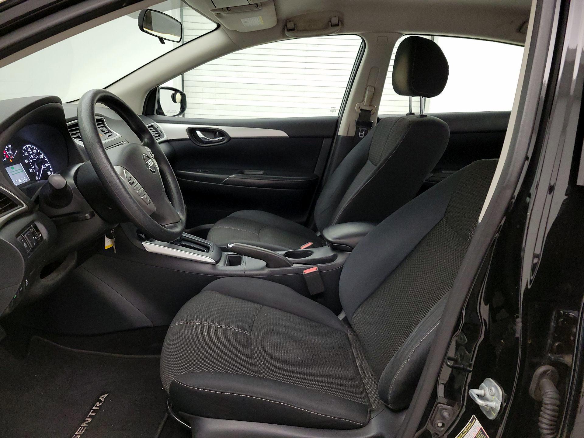 Thumbnail: 2016 Nissan Sentra - 11