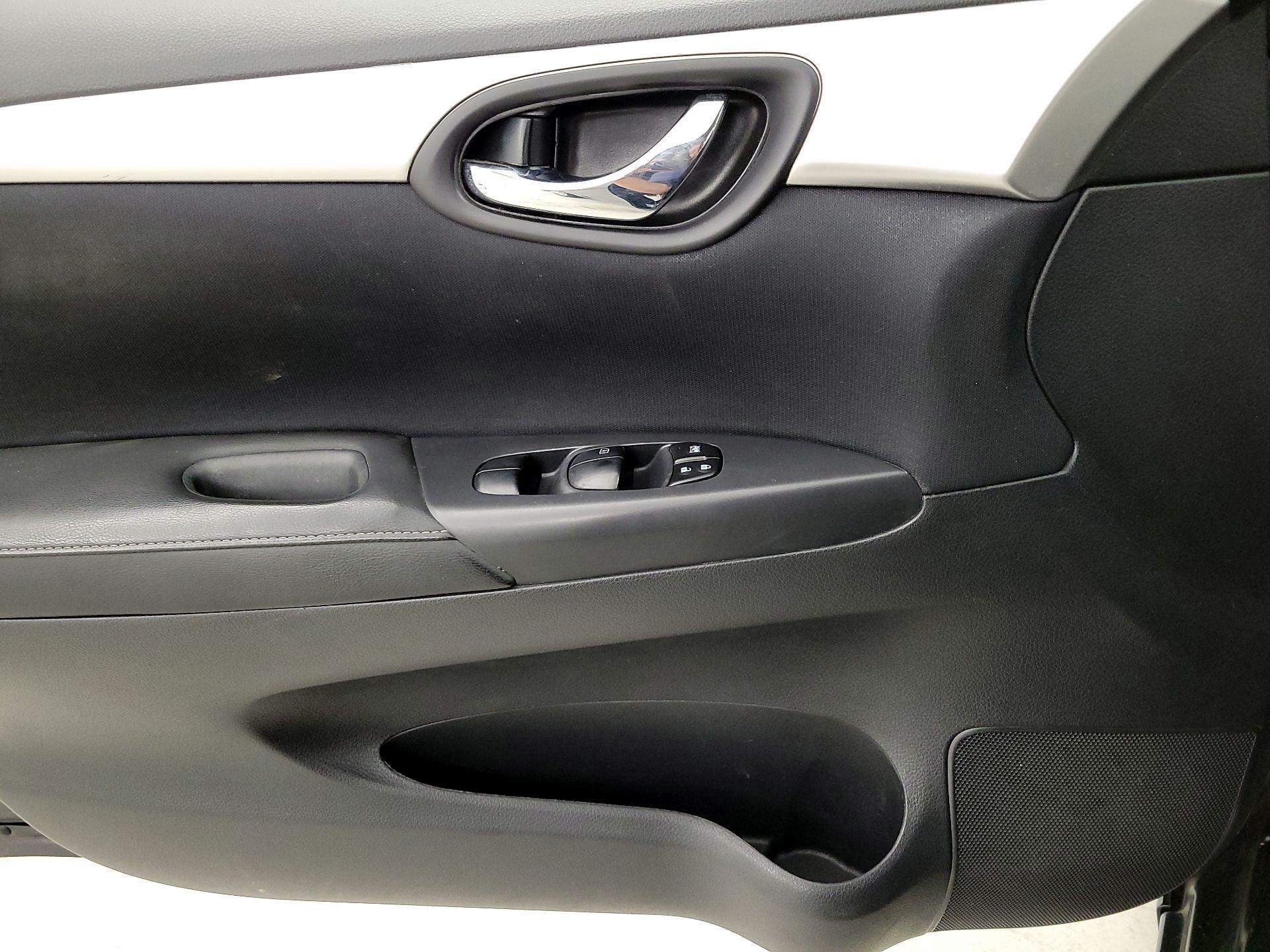 Thumbnail: 2016 Nissan Sentra - 12