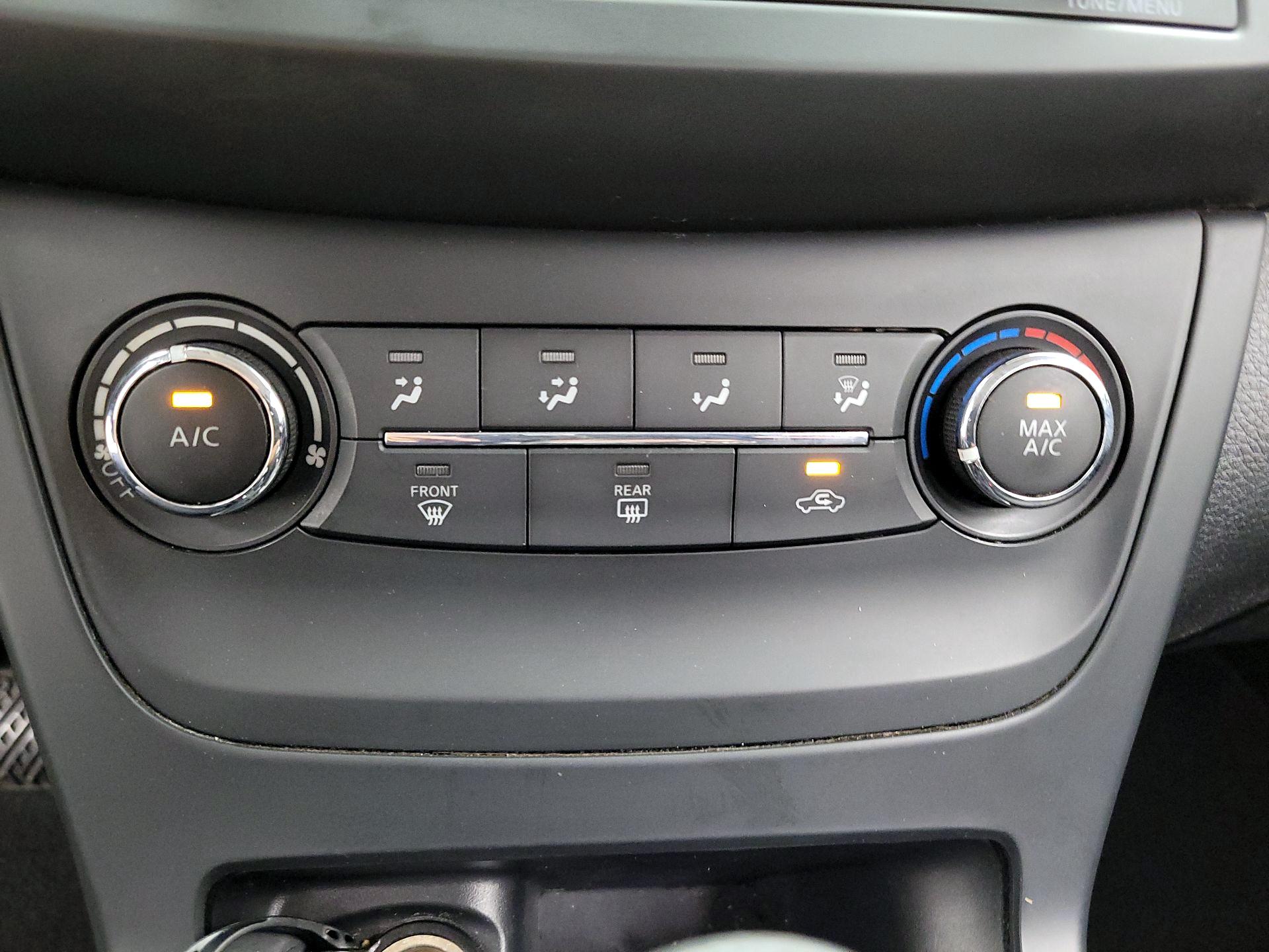 Thumbnail: 2016 Nissan Sentra - 15