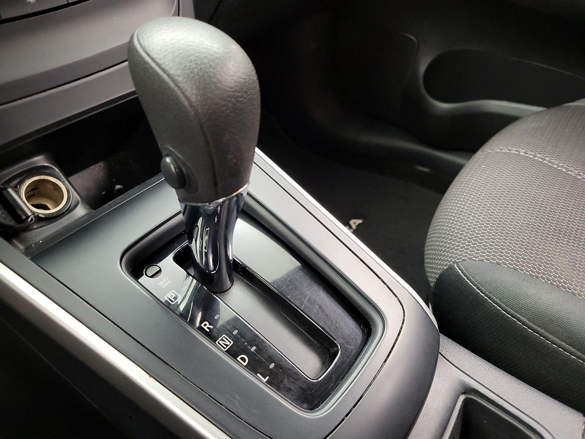Thumbnail: 2016 Nissan Sentra - 16