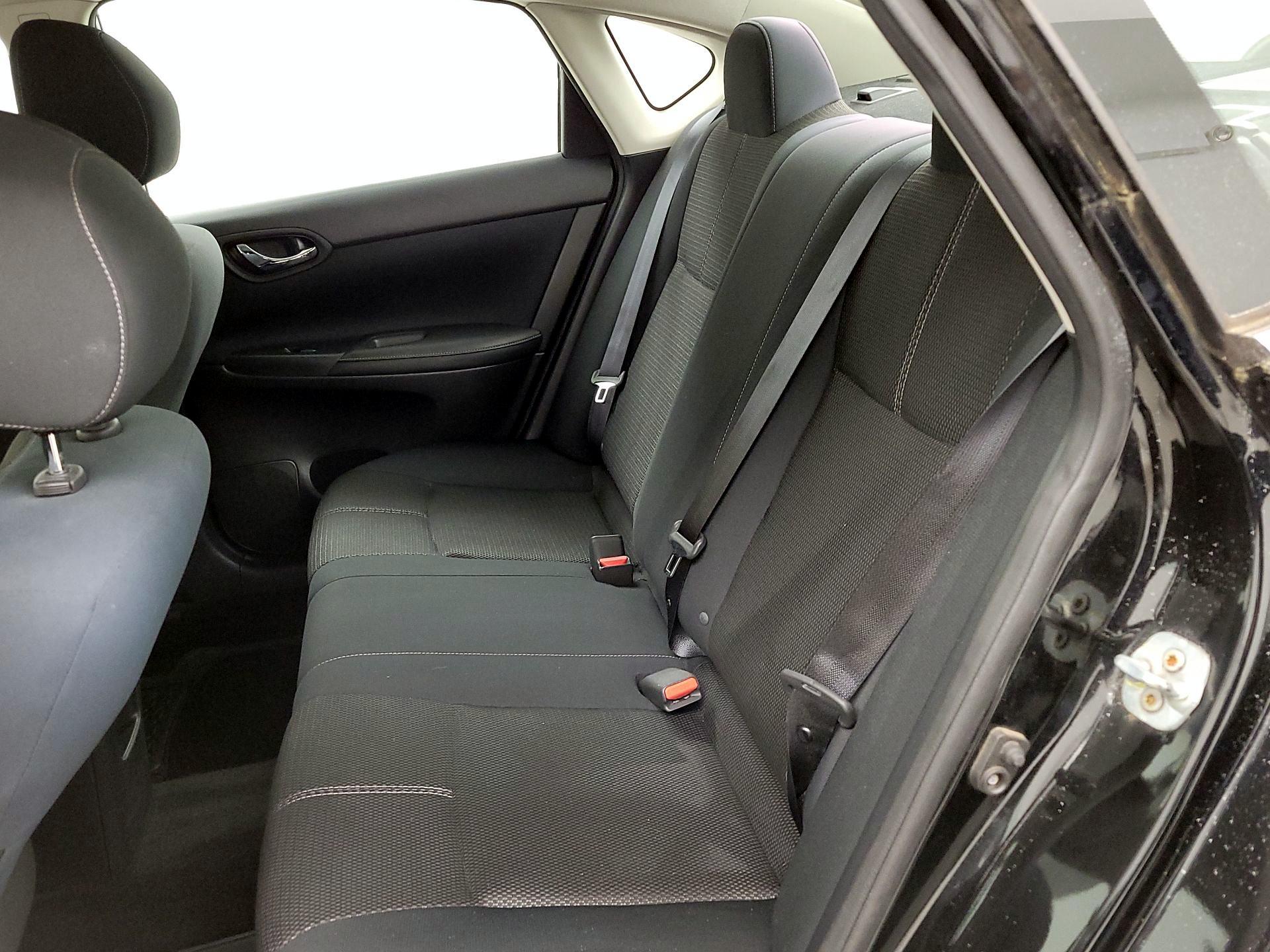 Thumbnail: 2016 Nissan Sentra - 18