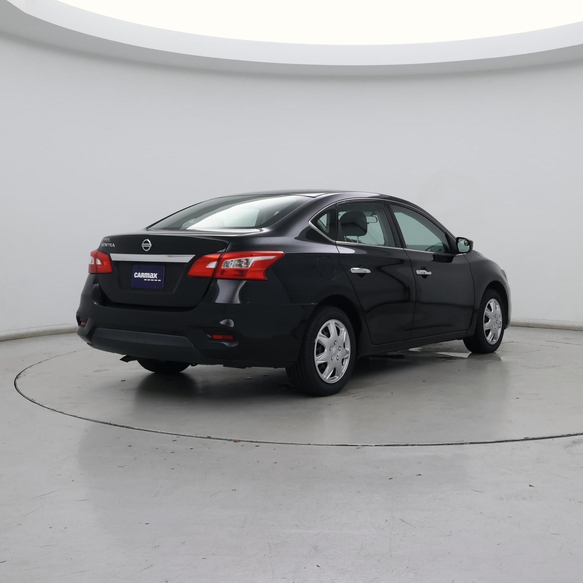 Thumbnail: 2016 Nissan Sentra - 8