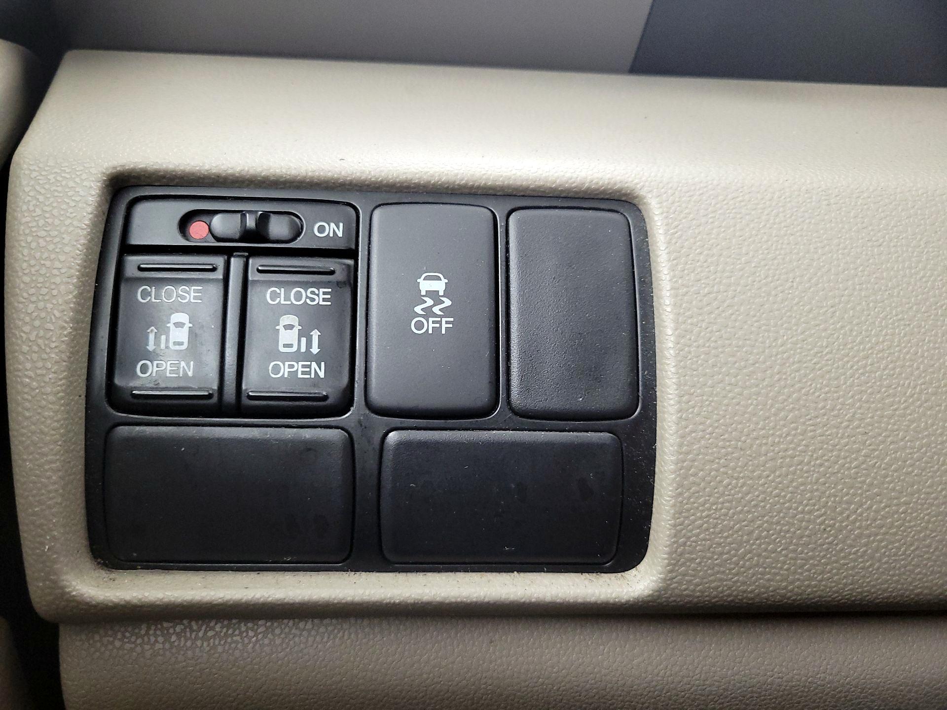 Thumbnail: 2016 Honda Odyssey - 13