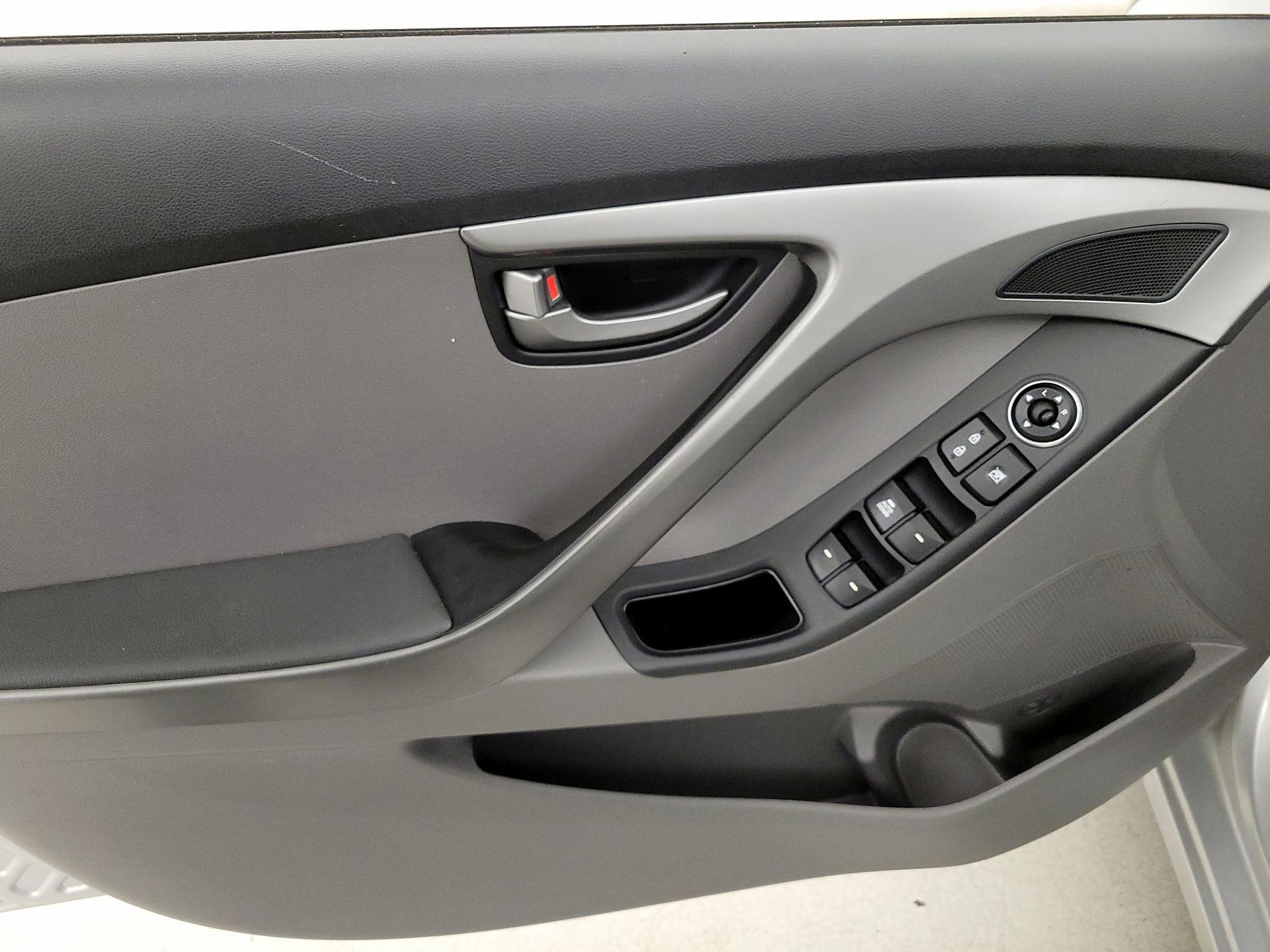 Thumbnail: 2016 Hyundai Elantra - 12