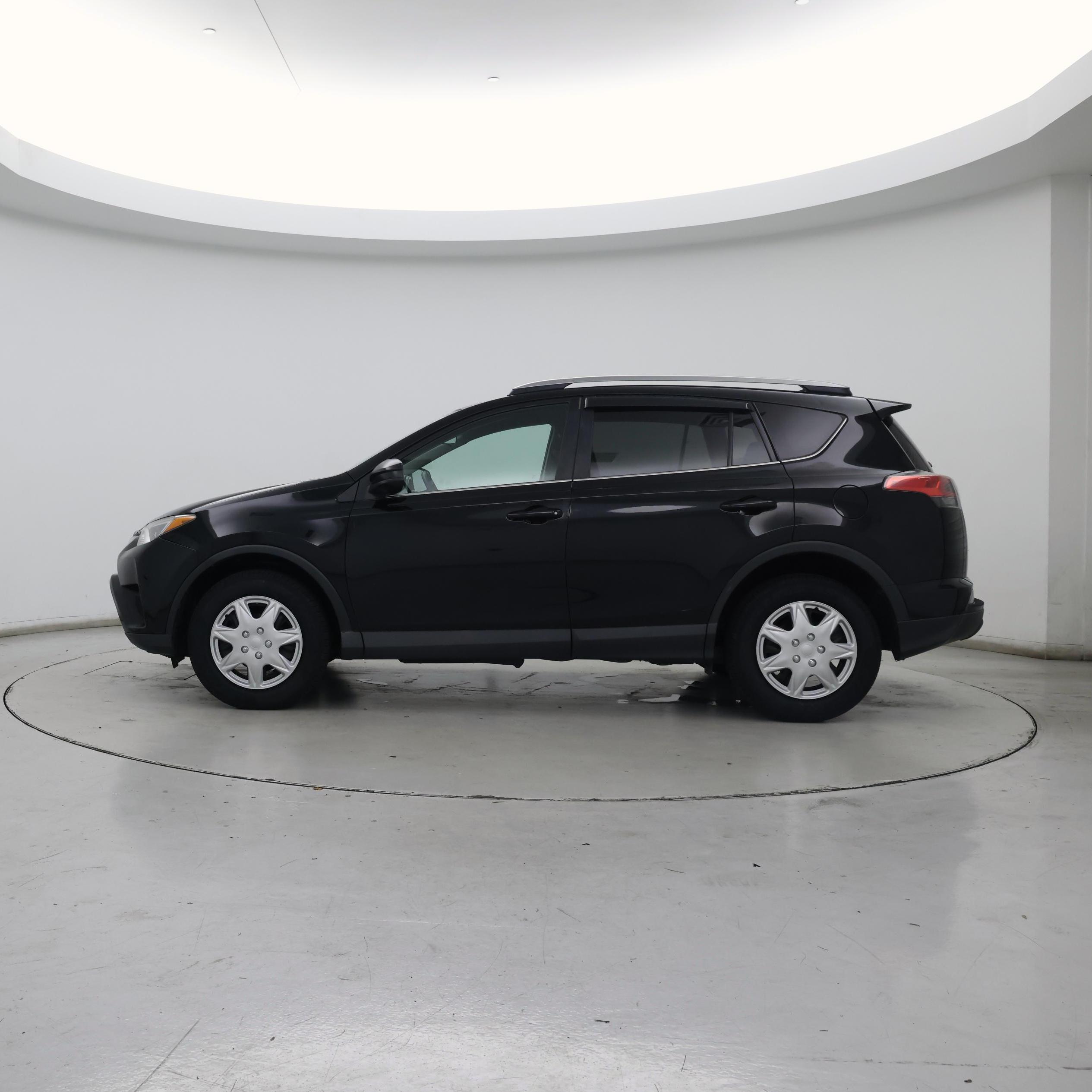 Thumbnail: 2017 Toyota RAV4 - 3