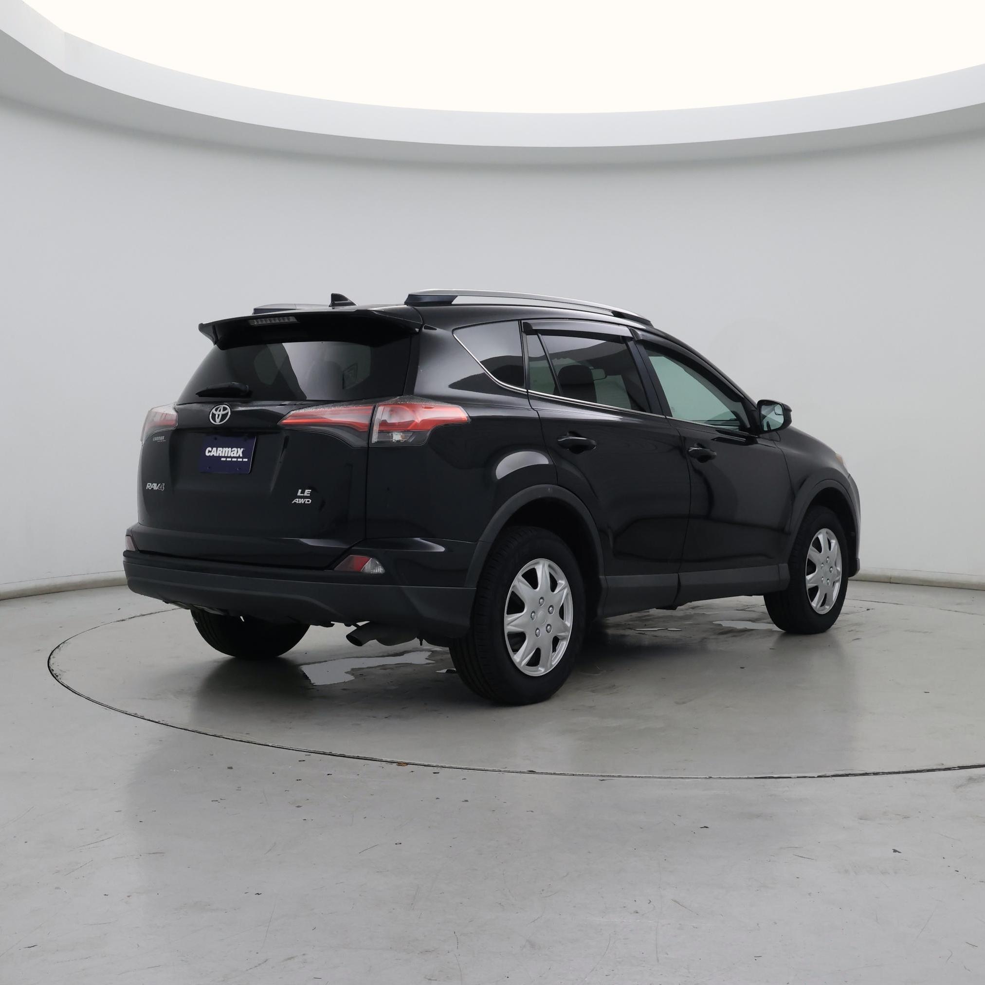 Thumbnail: 2017 Toyota RAV4 - 8