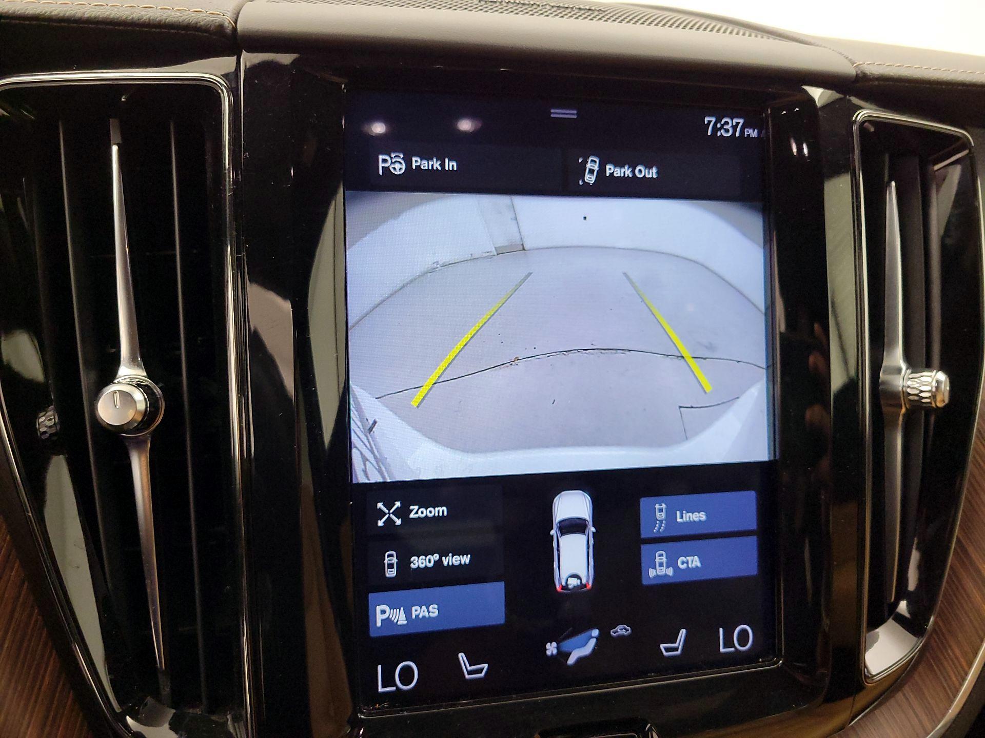Thumbnail: 2019 Volvo XC60 - 15