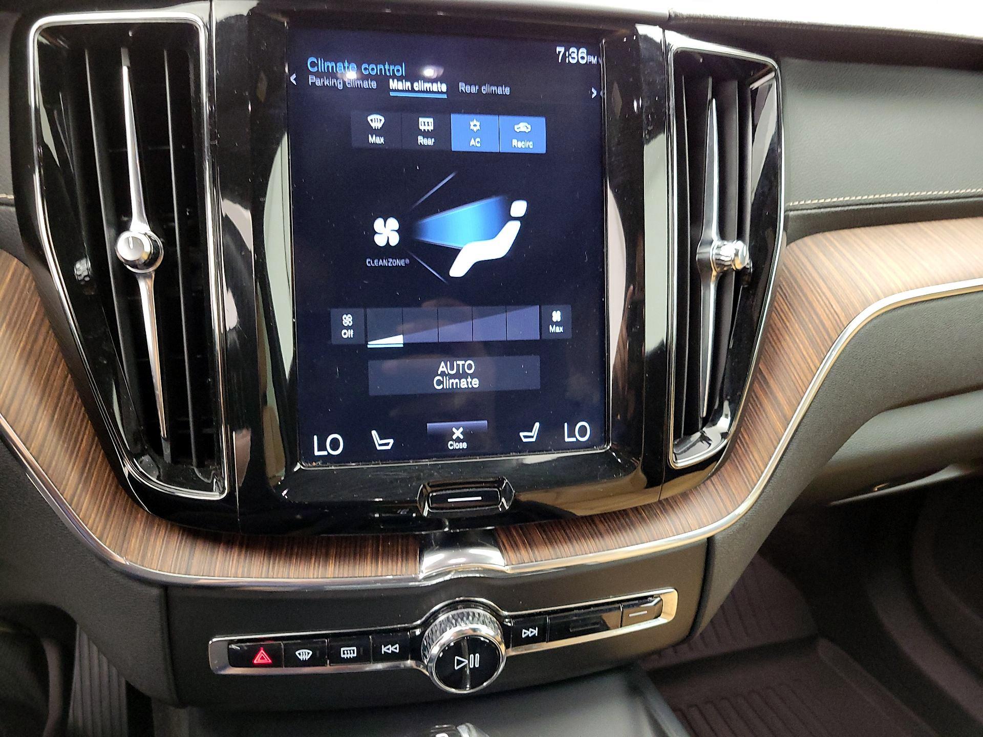 Thumbnail: 2019 Volvo XC60 - 17