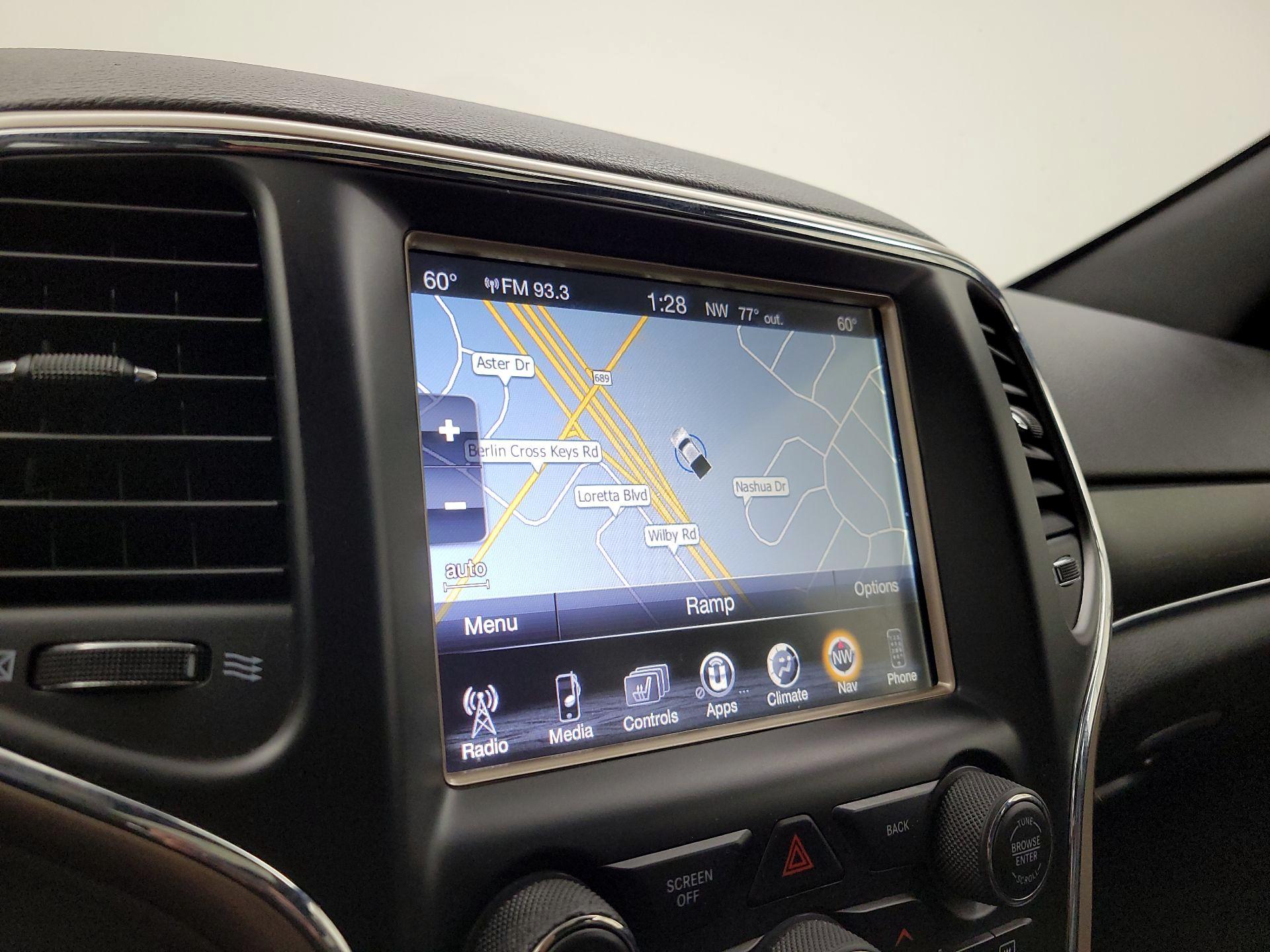Thumbnail: 2017 Jeep Grand Cherokee - 14