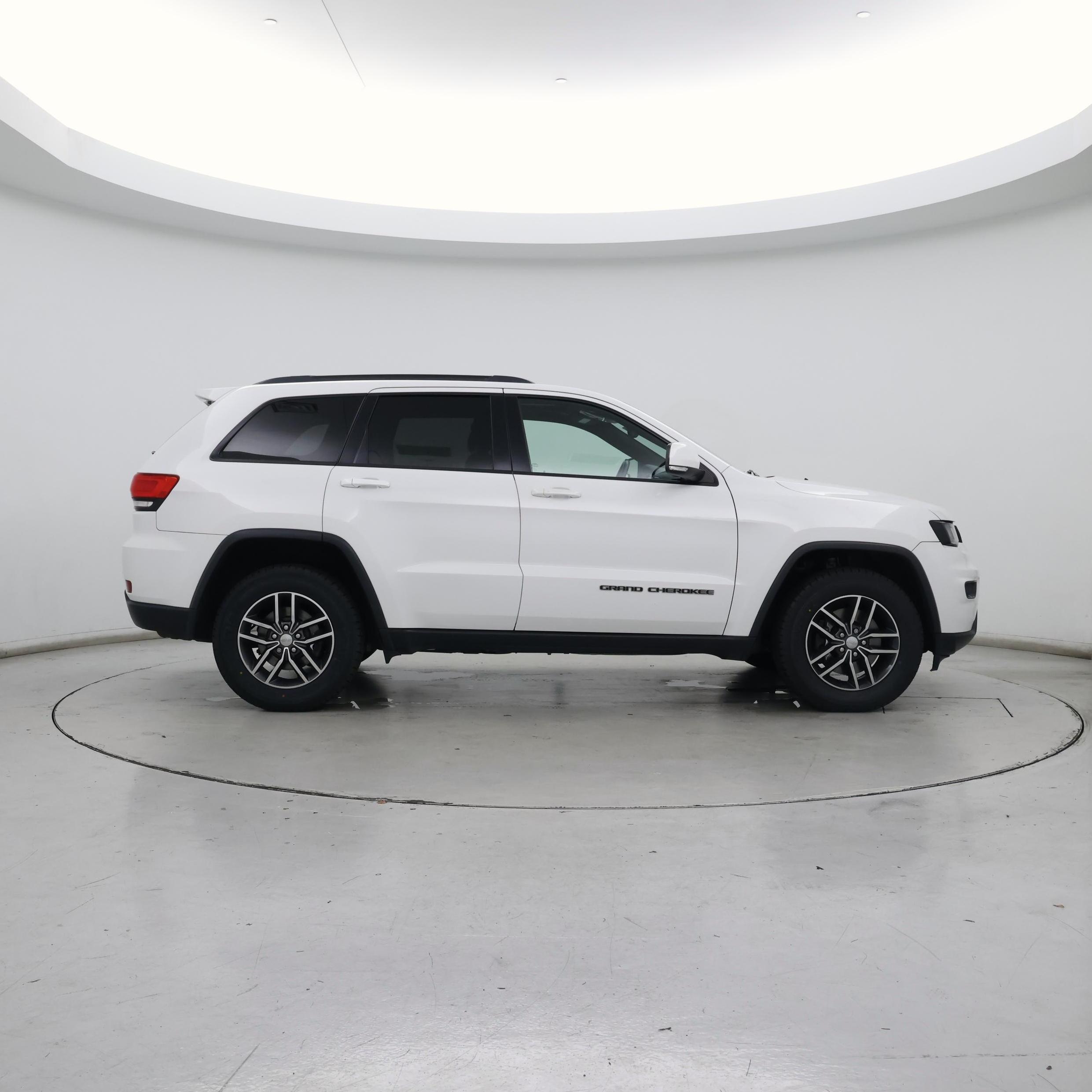 Thumbnail: 2017 Jeep Grand Cherokee - 7
