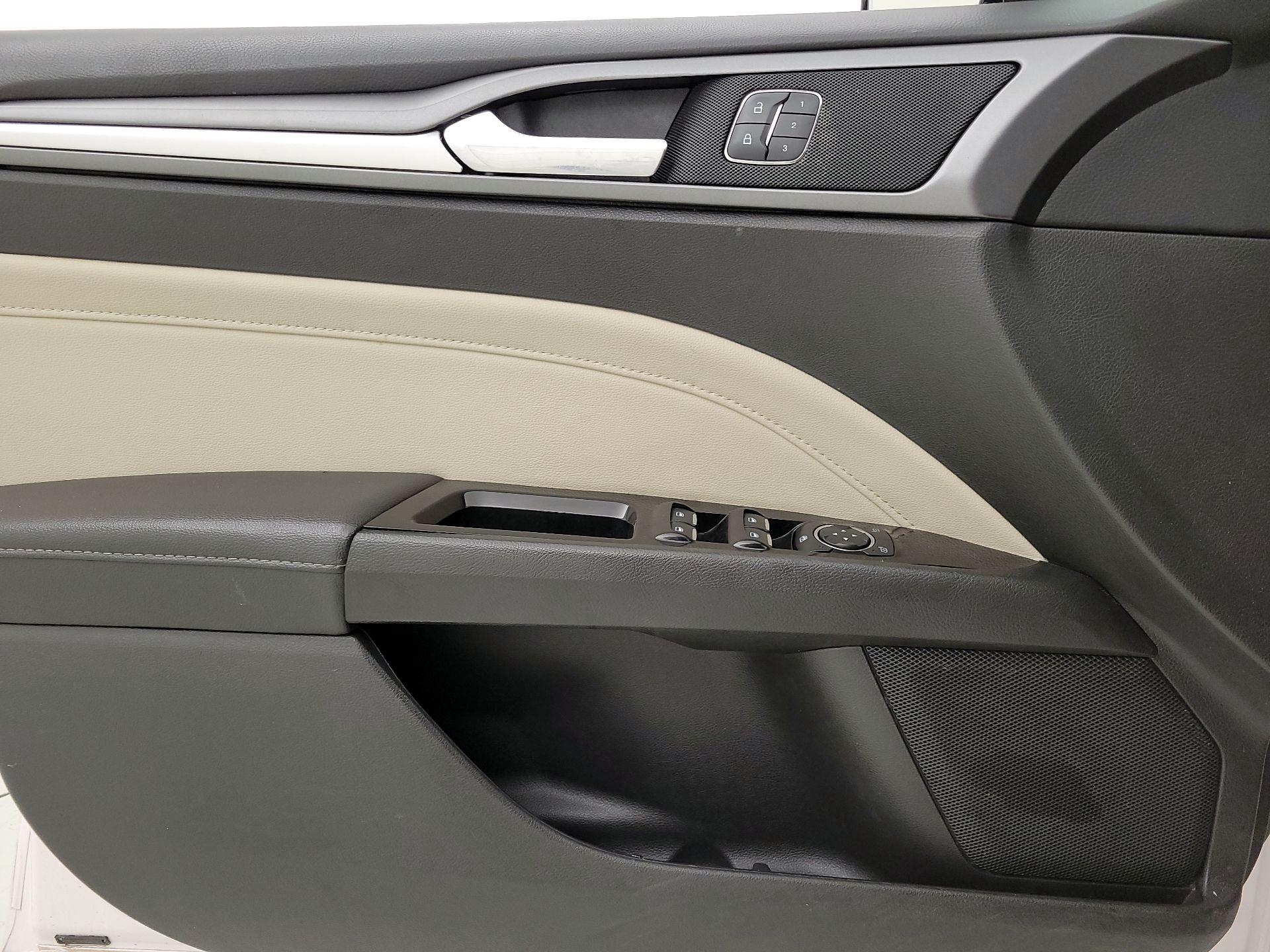 Thumbnail: 2016 Ford Fusion - 12
