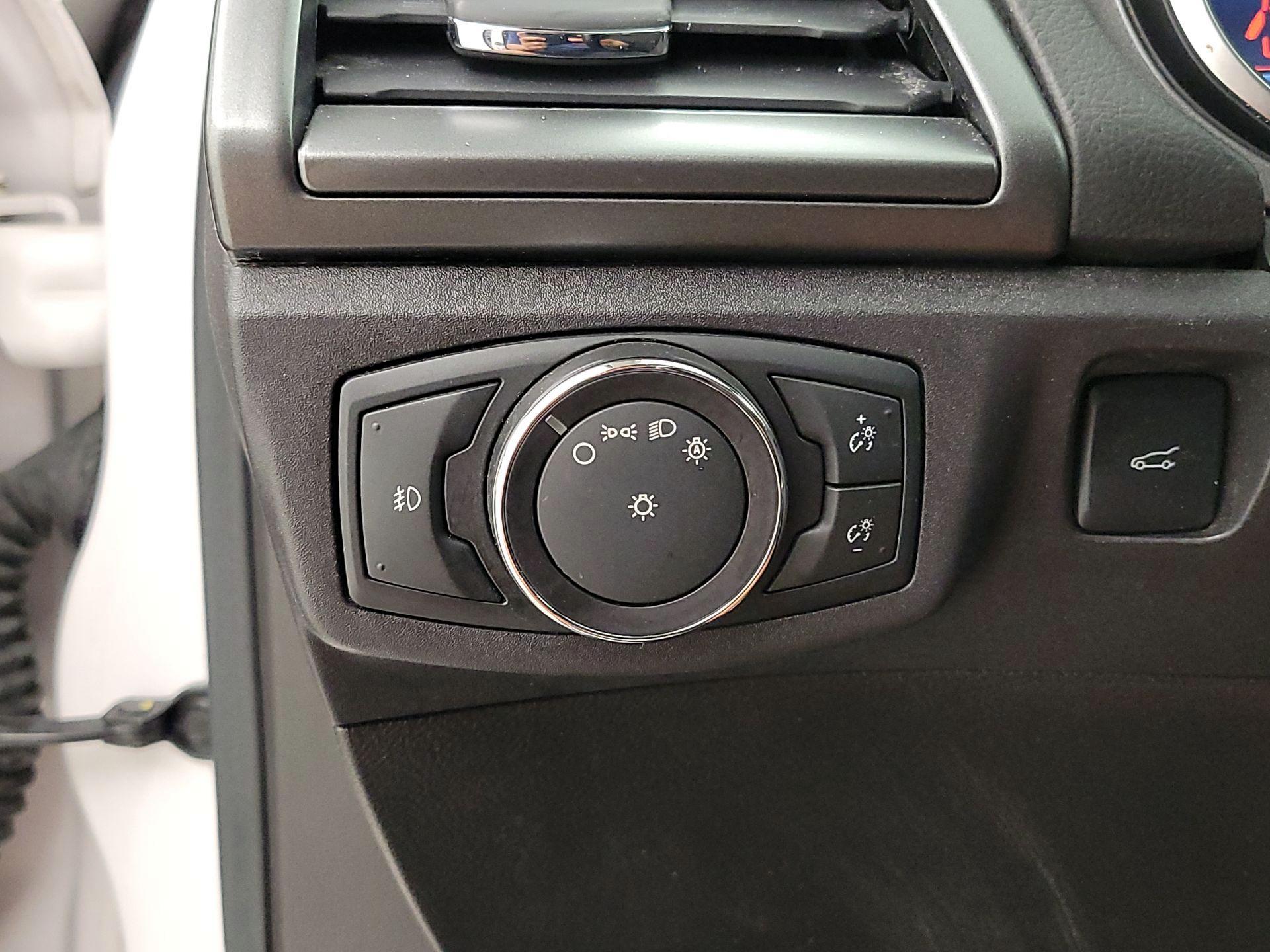 Thumbnail: 2016 Ford Fusion - 13