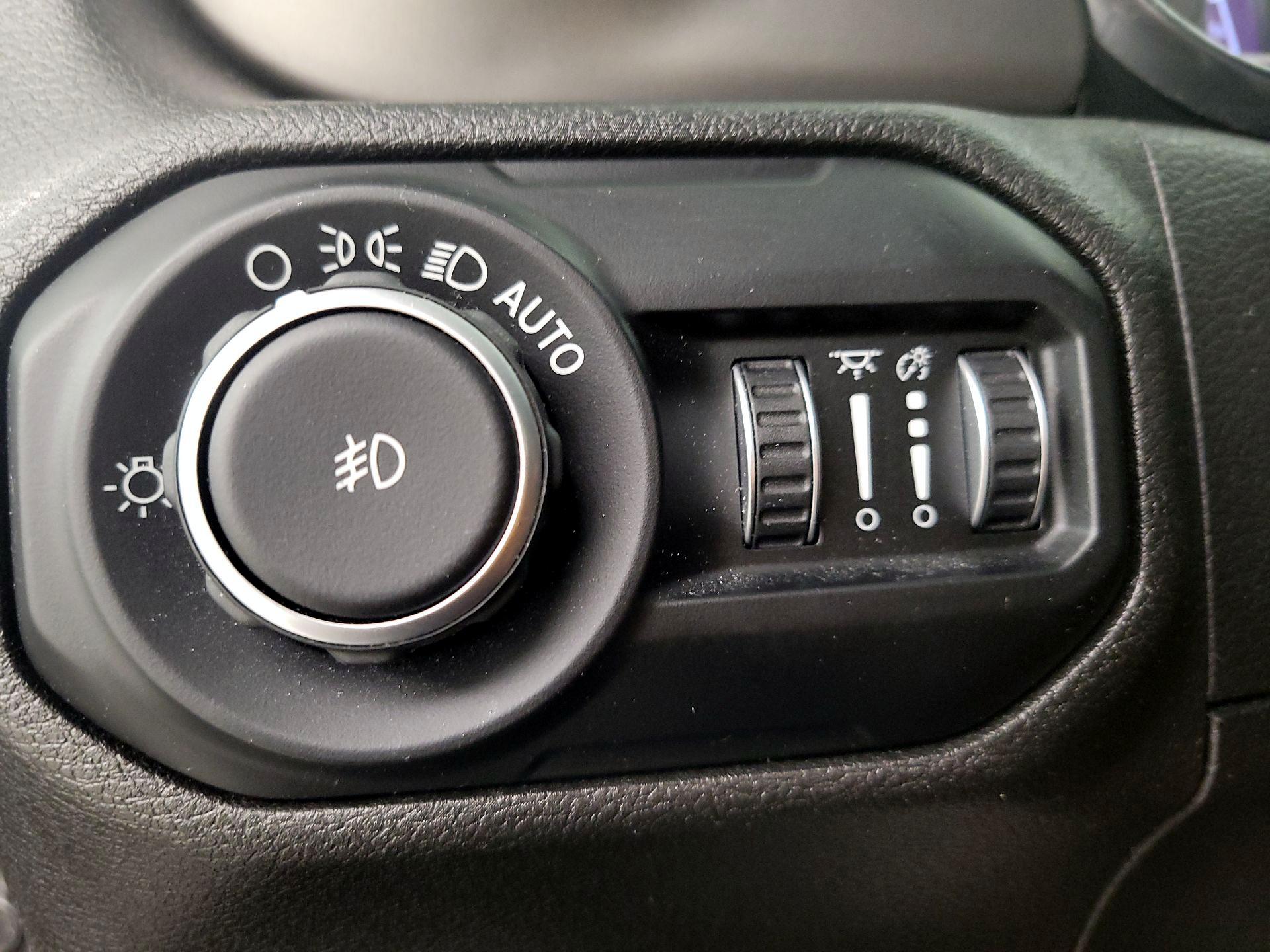 Thumbnail: 2019 Jeep Wrangler - 13
