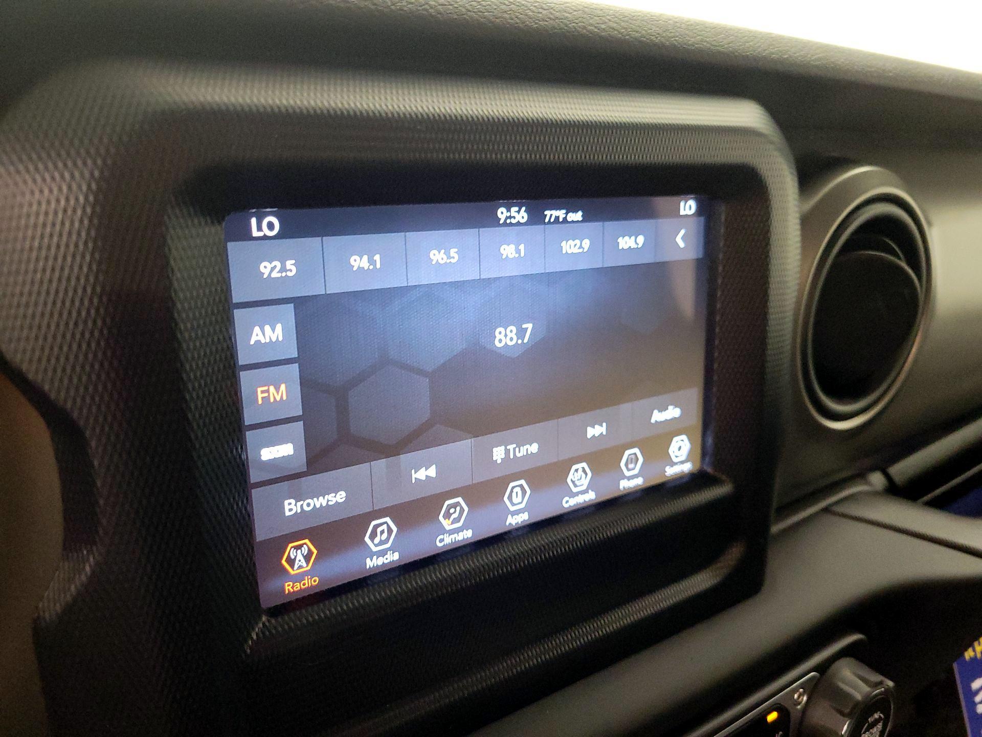 Thumbnail: 2019 Jeep Wrangler - 15