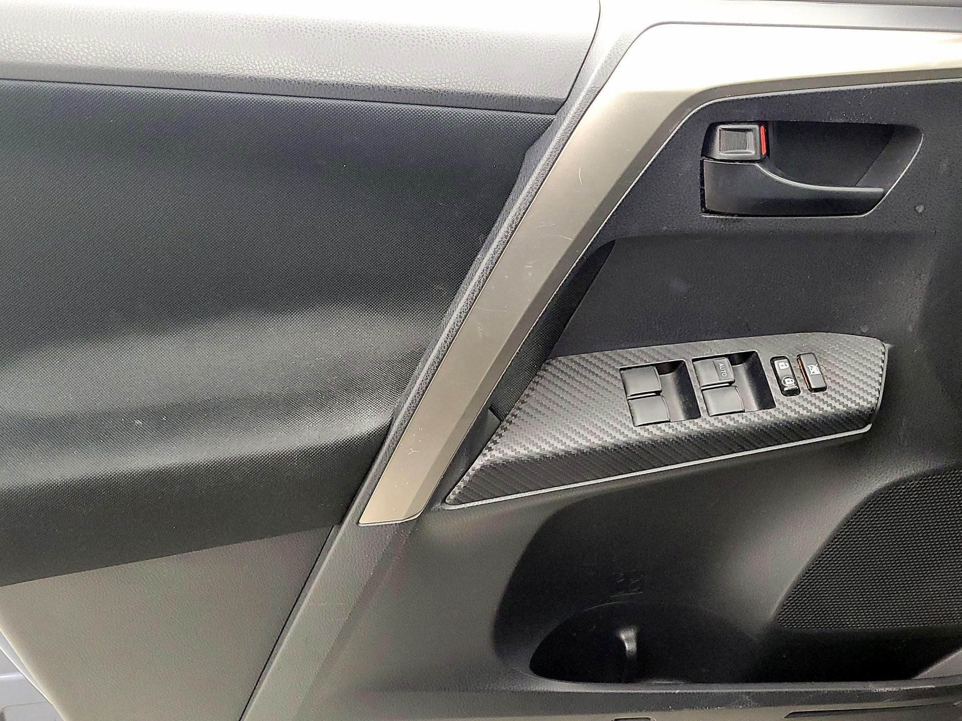 Thumbnail: 2013 Toyota RAV4 - 12