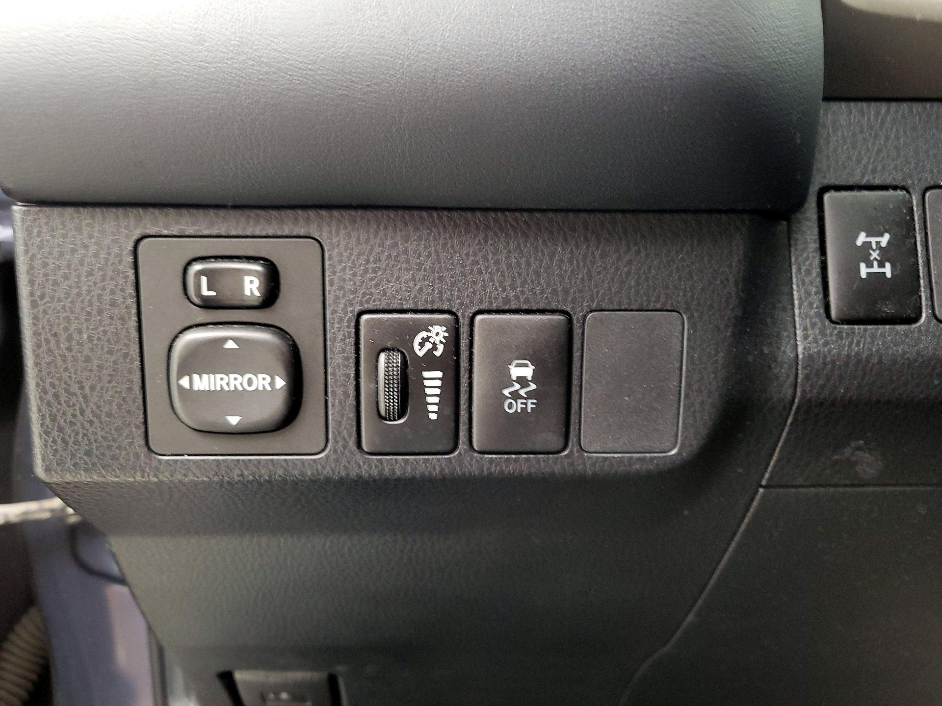 Thumbnail: 2013 Toyota RAV4 - 13