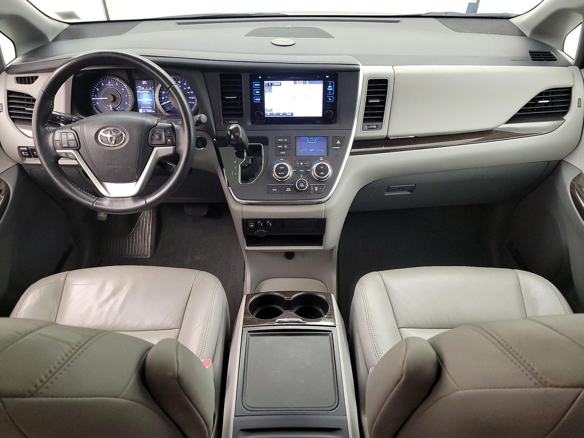 Thumbnail: 2015 Toyota Sienna - 9