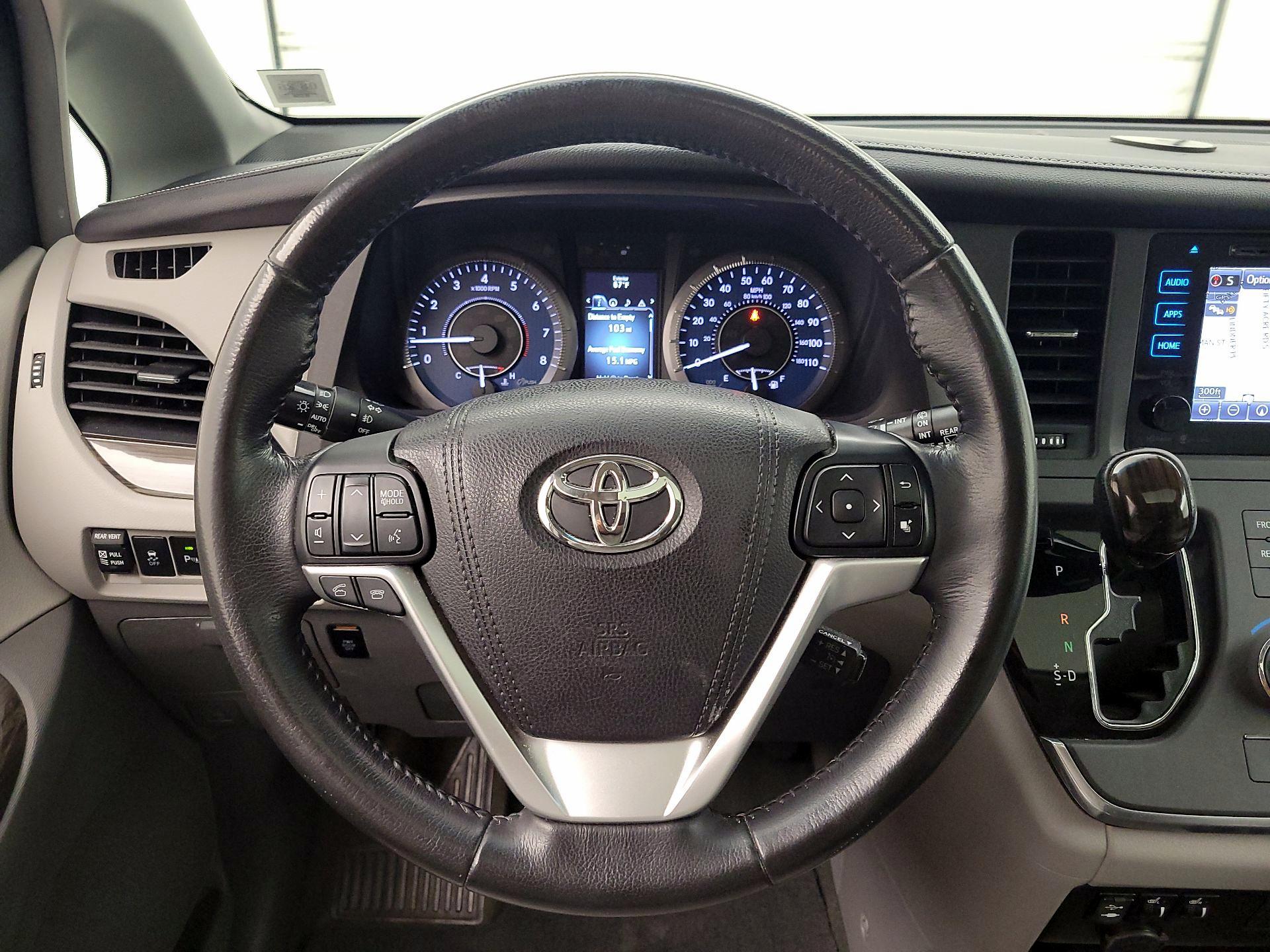 Thumbnail: 2015 Toyota Sienna - 10