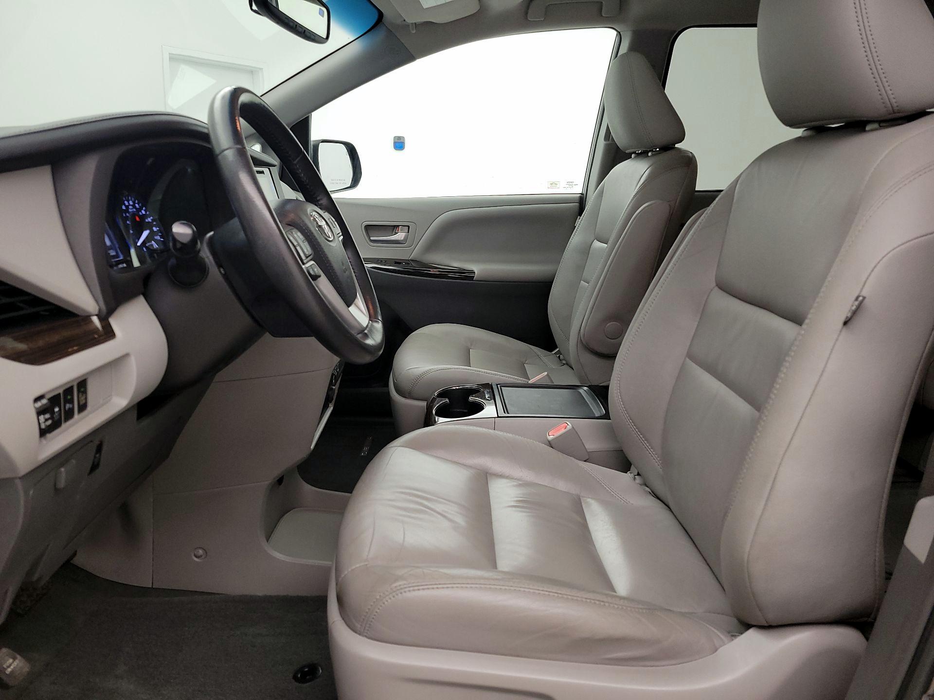 Thumbnail: 2015 Toyota Sienna - 11