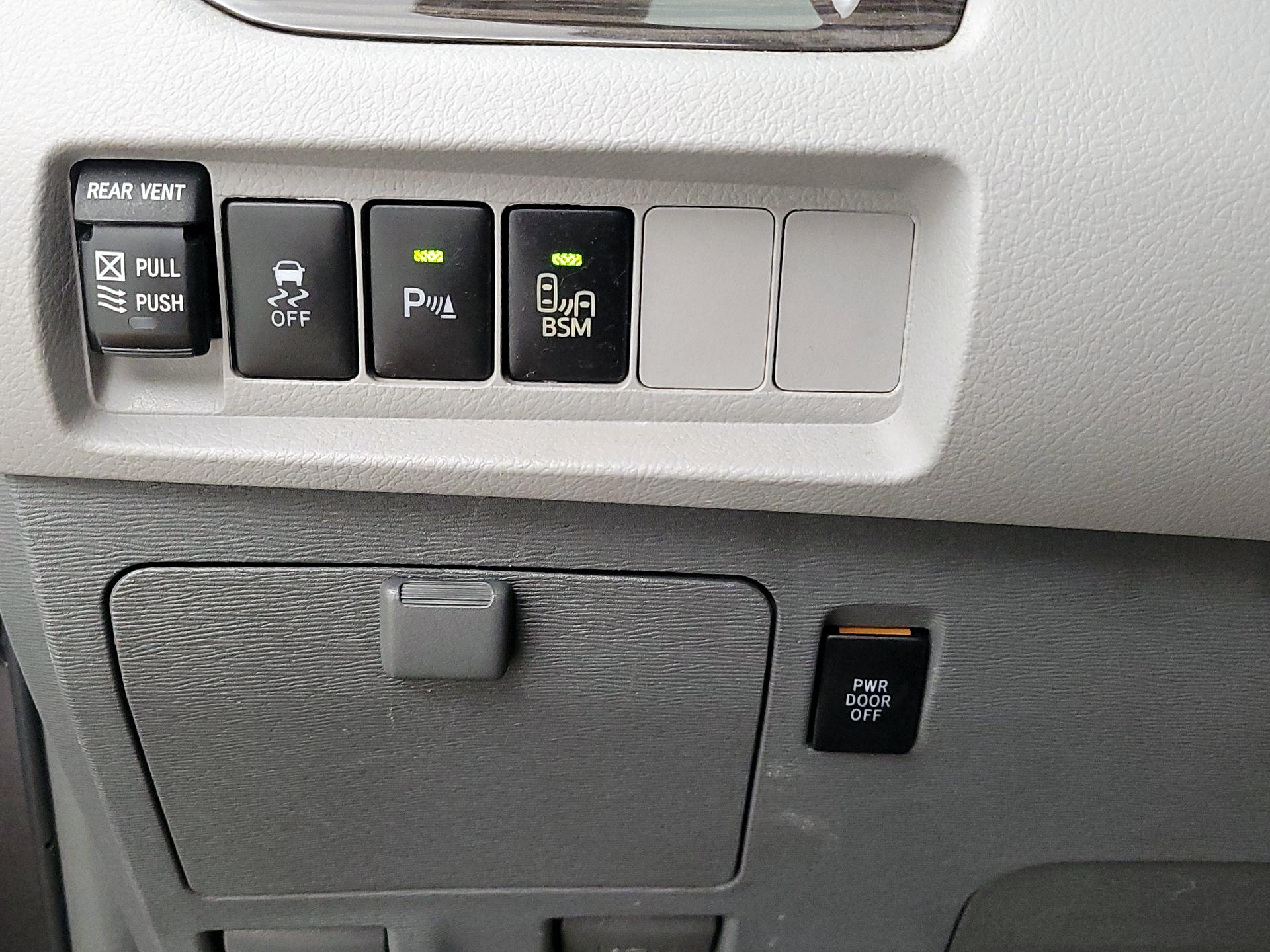 Thumbnail: 2015 Toyota Sienna - 13