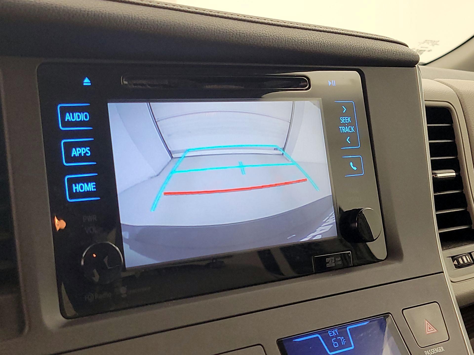 Thumbnail: 2015 Toyota Sienna - 15