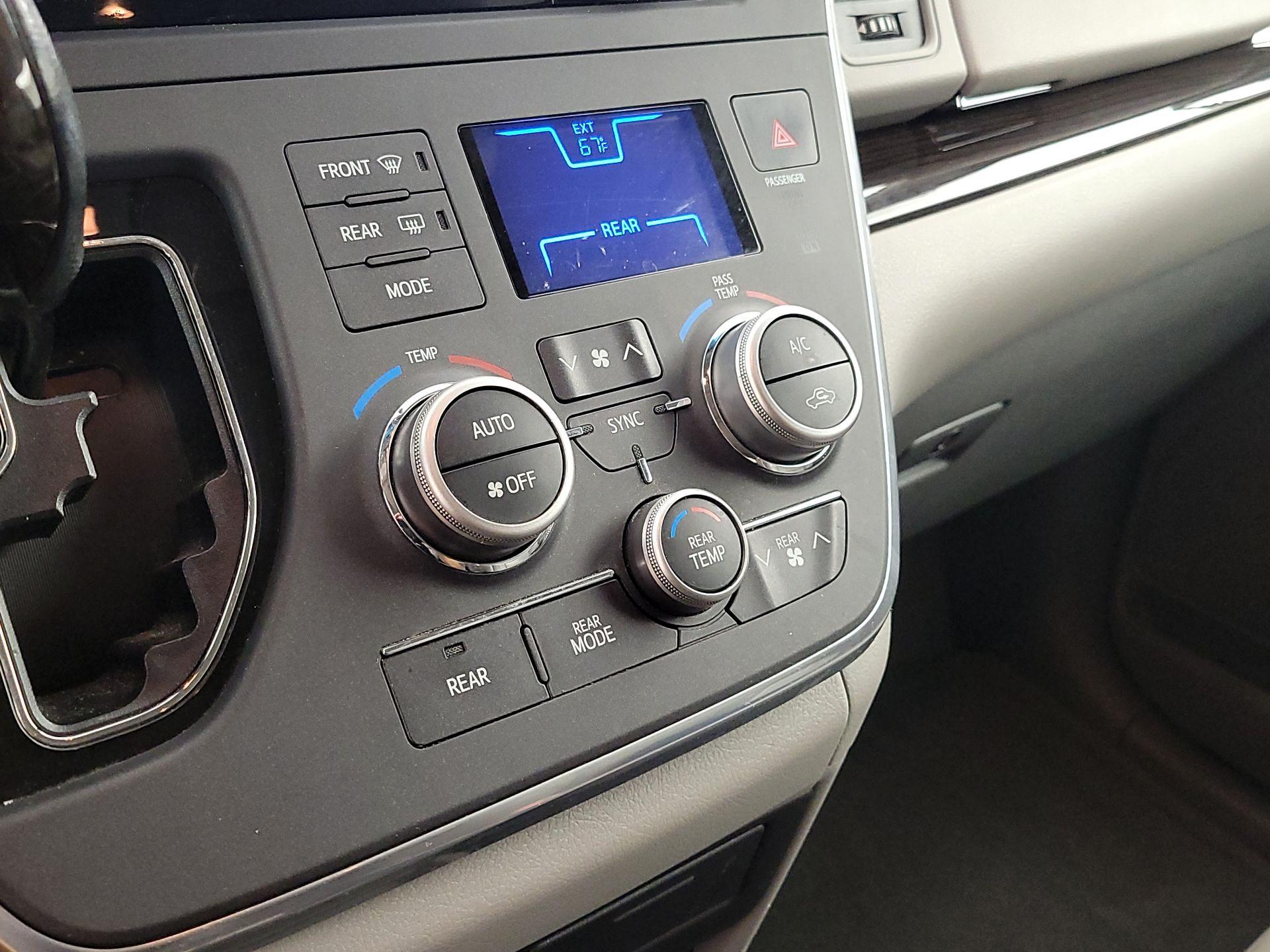 Thumbnail: 2015 Toyota Sienna - 17
