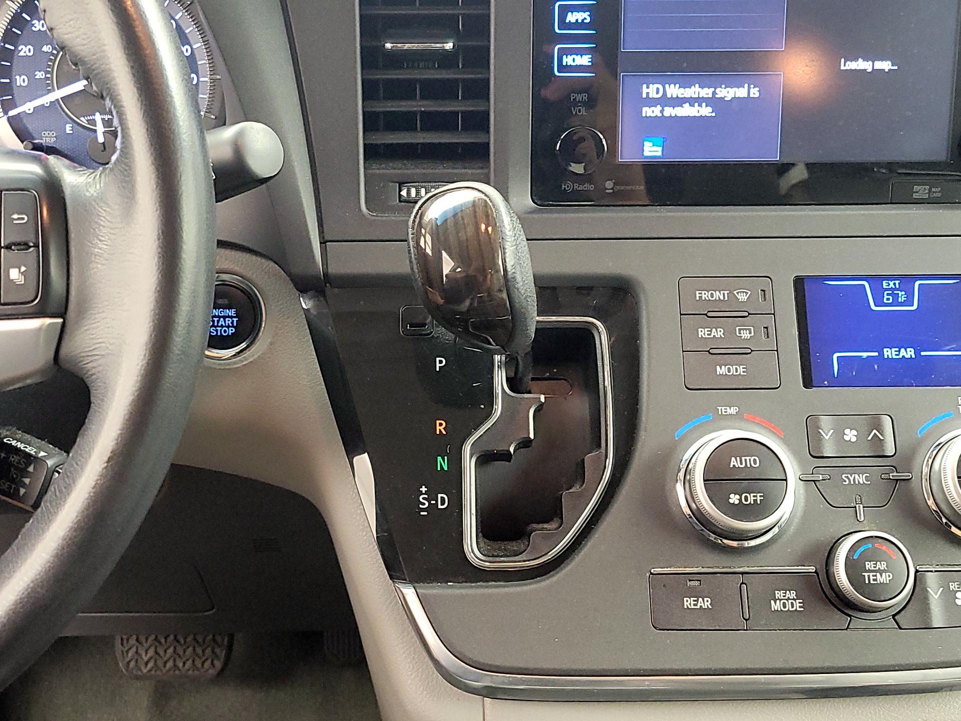 Thumbnail: 2015 Toyota Sienna - 18