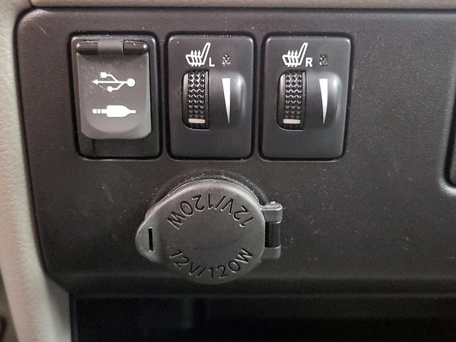 Thumbnail: 2015 Toyota Sienna - 19