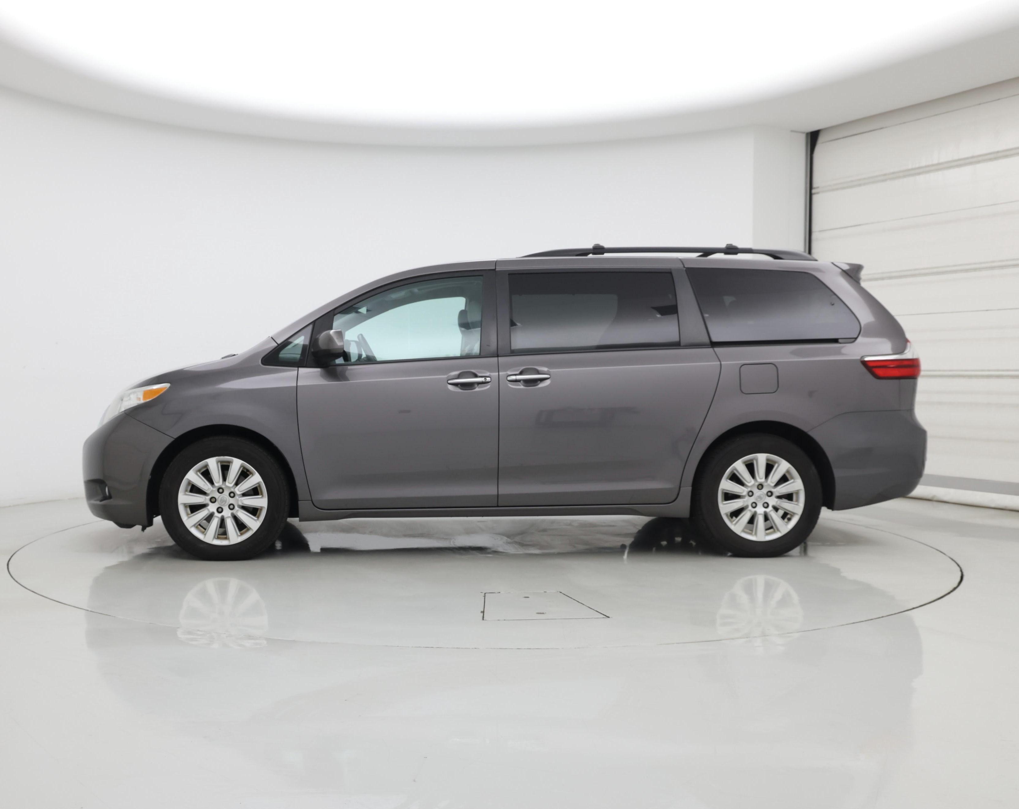 Thumbnail: 2015 Toyota Sienna - 3